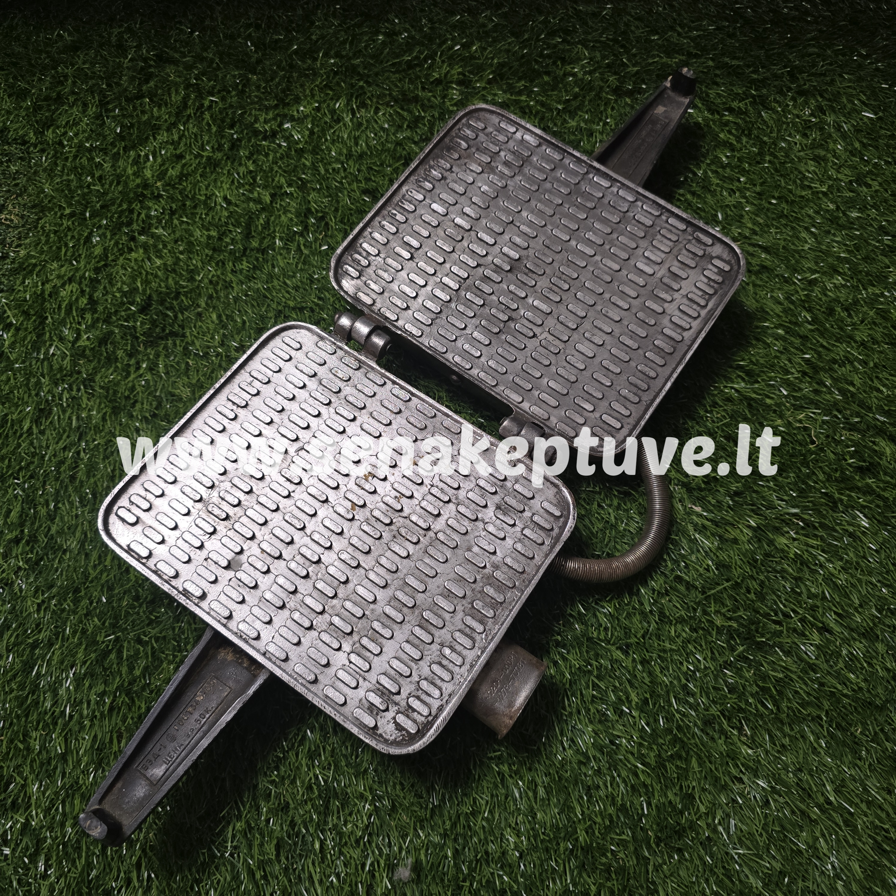 Senovinė elektrinė vaflinė su laidu