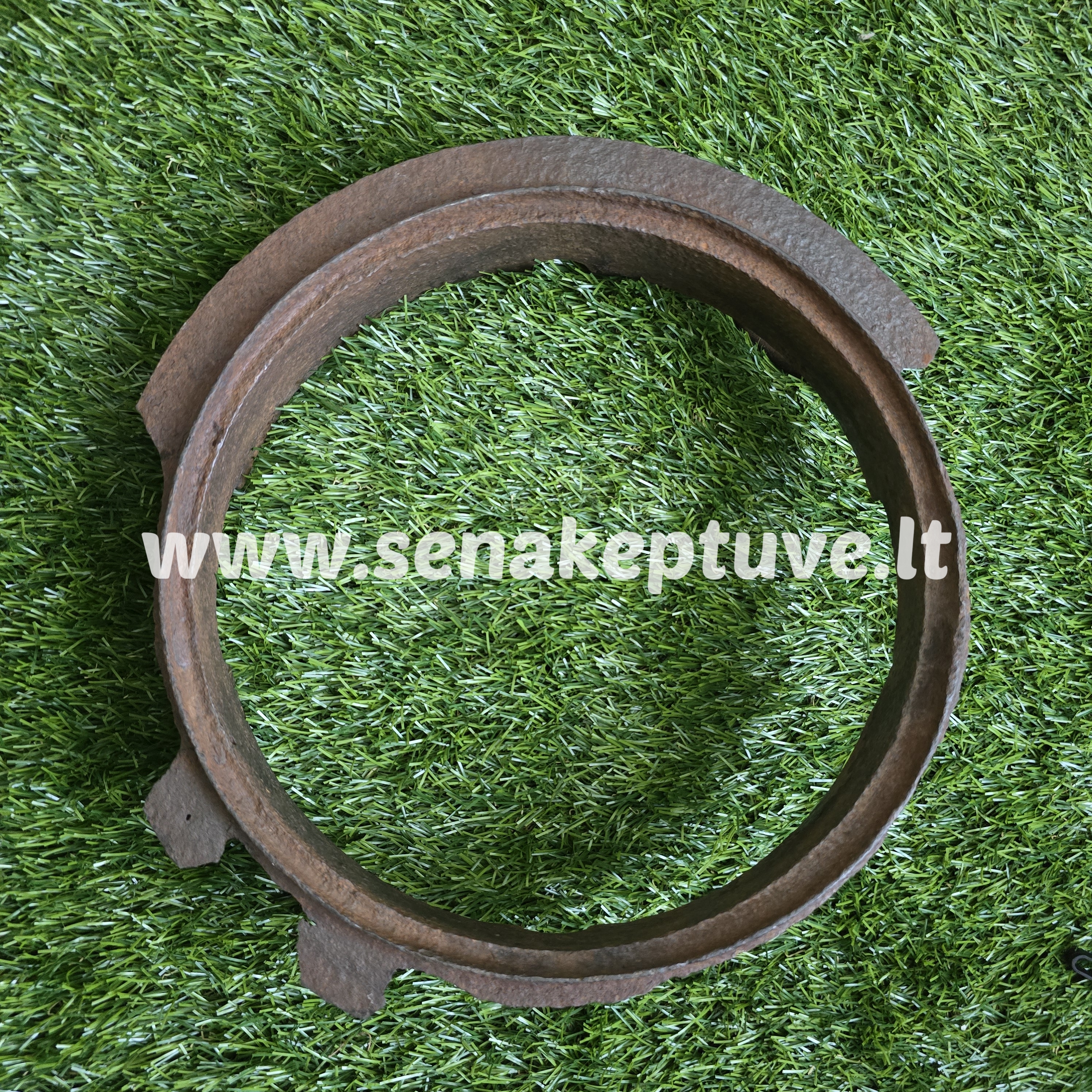 Senovinė ketaus vartoma čirvinių blynų keptuvė su žiedu