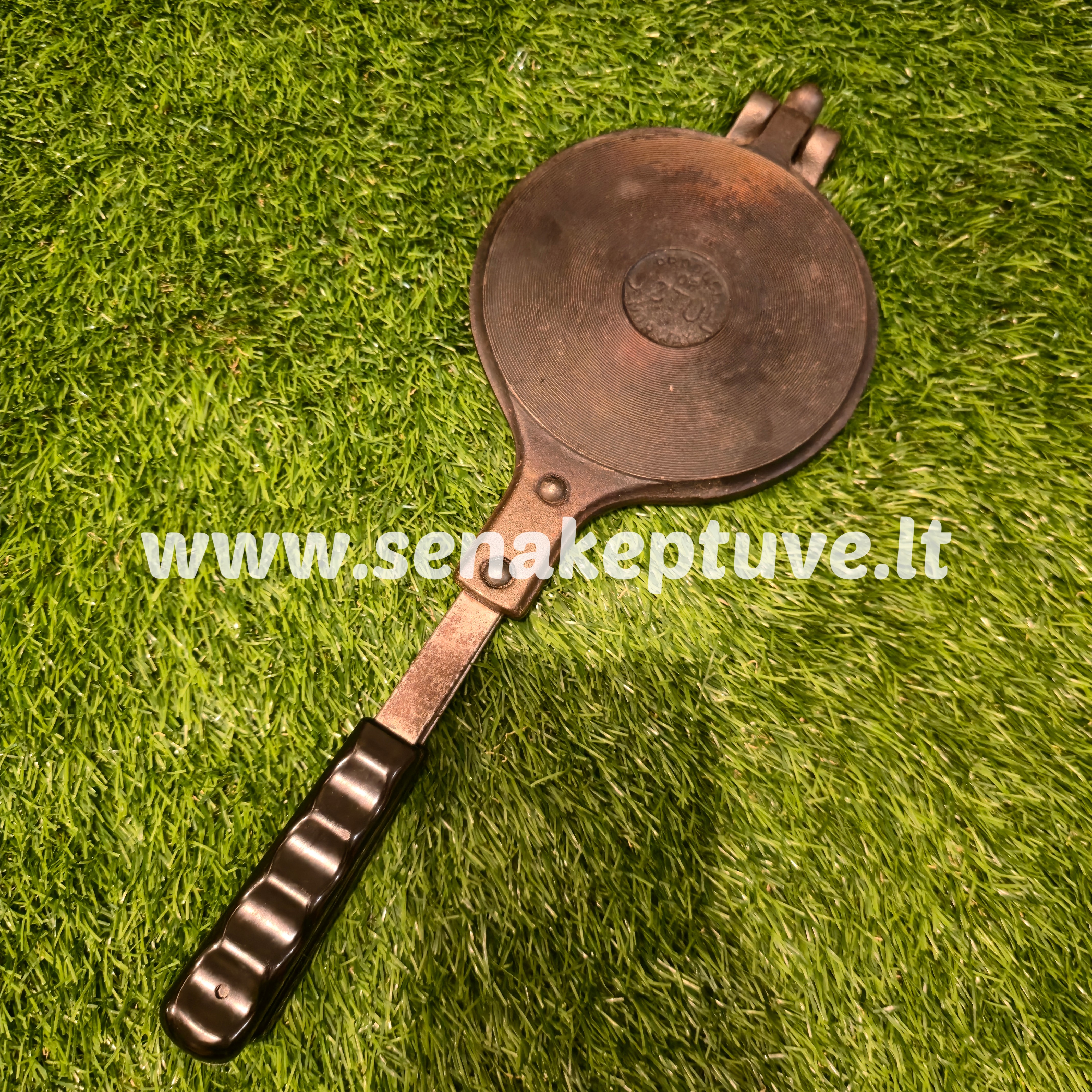 Senovinė ketaus plonų vaflių keptuvė