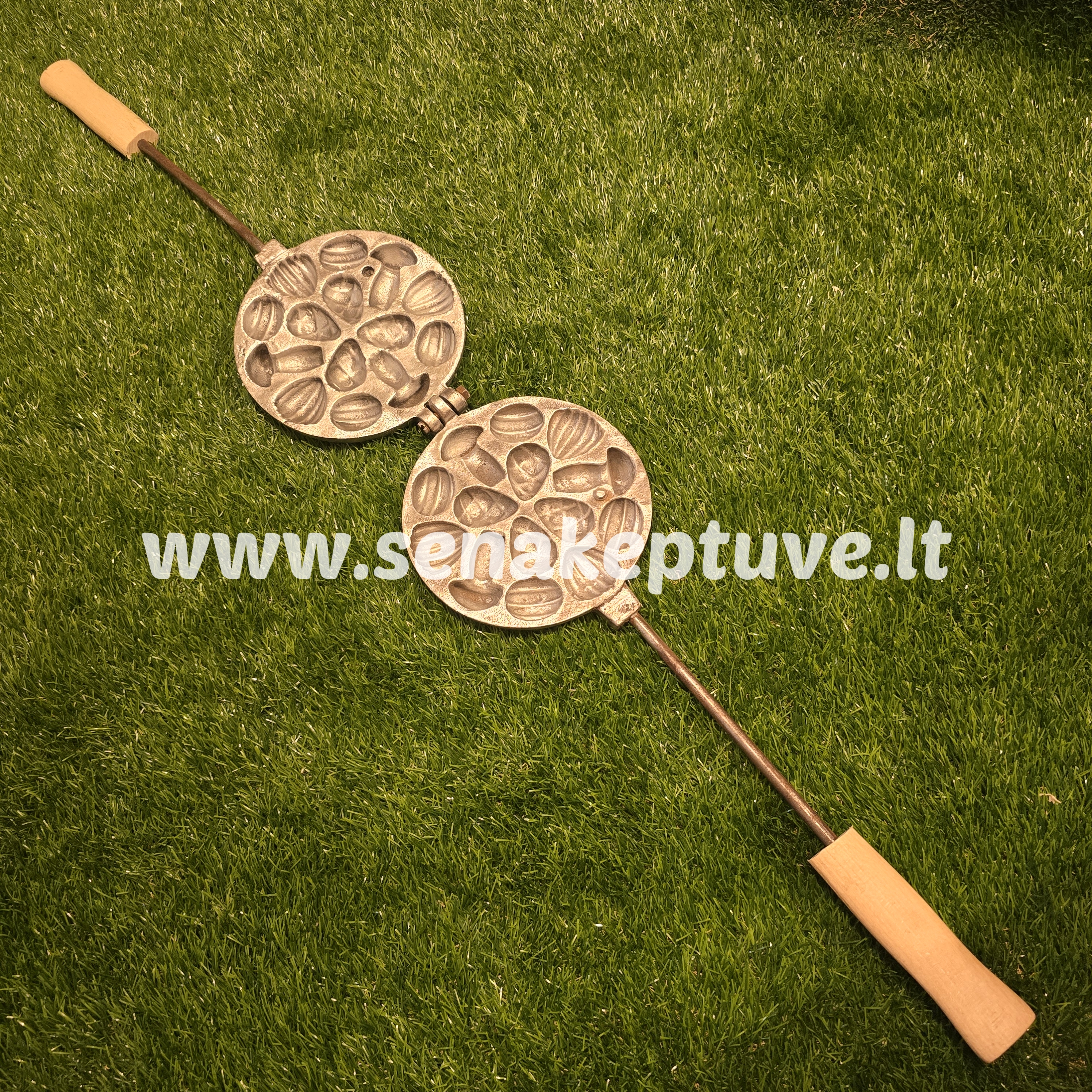 Senovinė asorti (3 grybukai, 4 kankorėžiai, 4 riešutėliai, 3 kriauklės) keptuvė