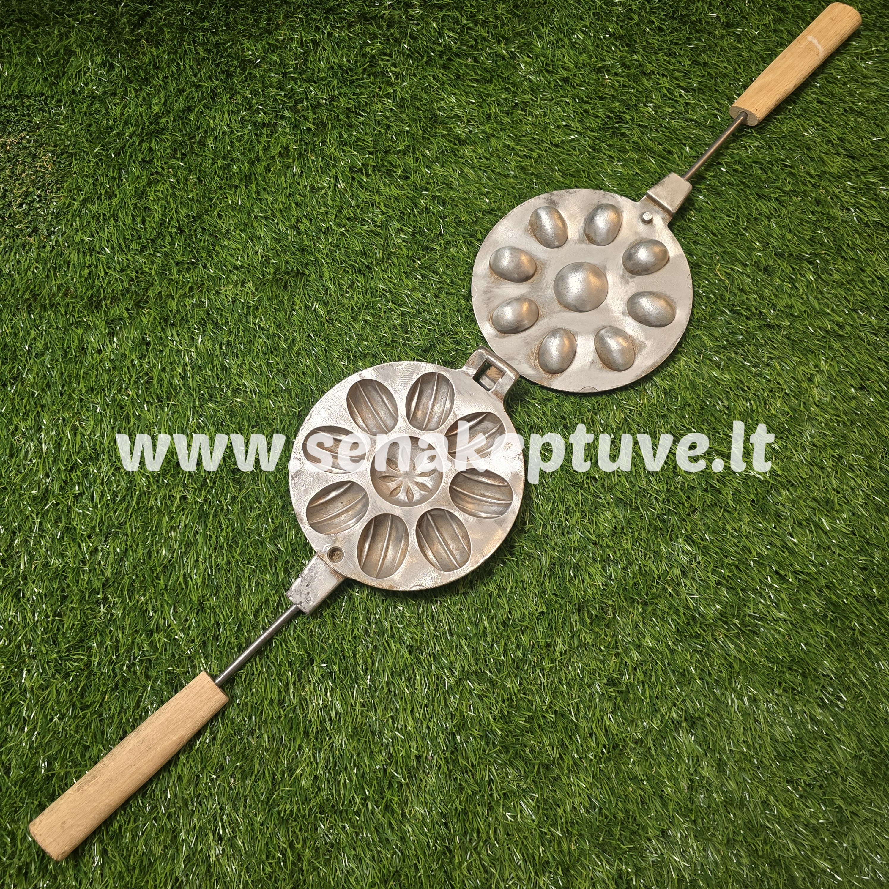 Senovinė riešutėlių keptuvė