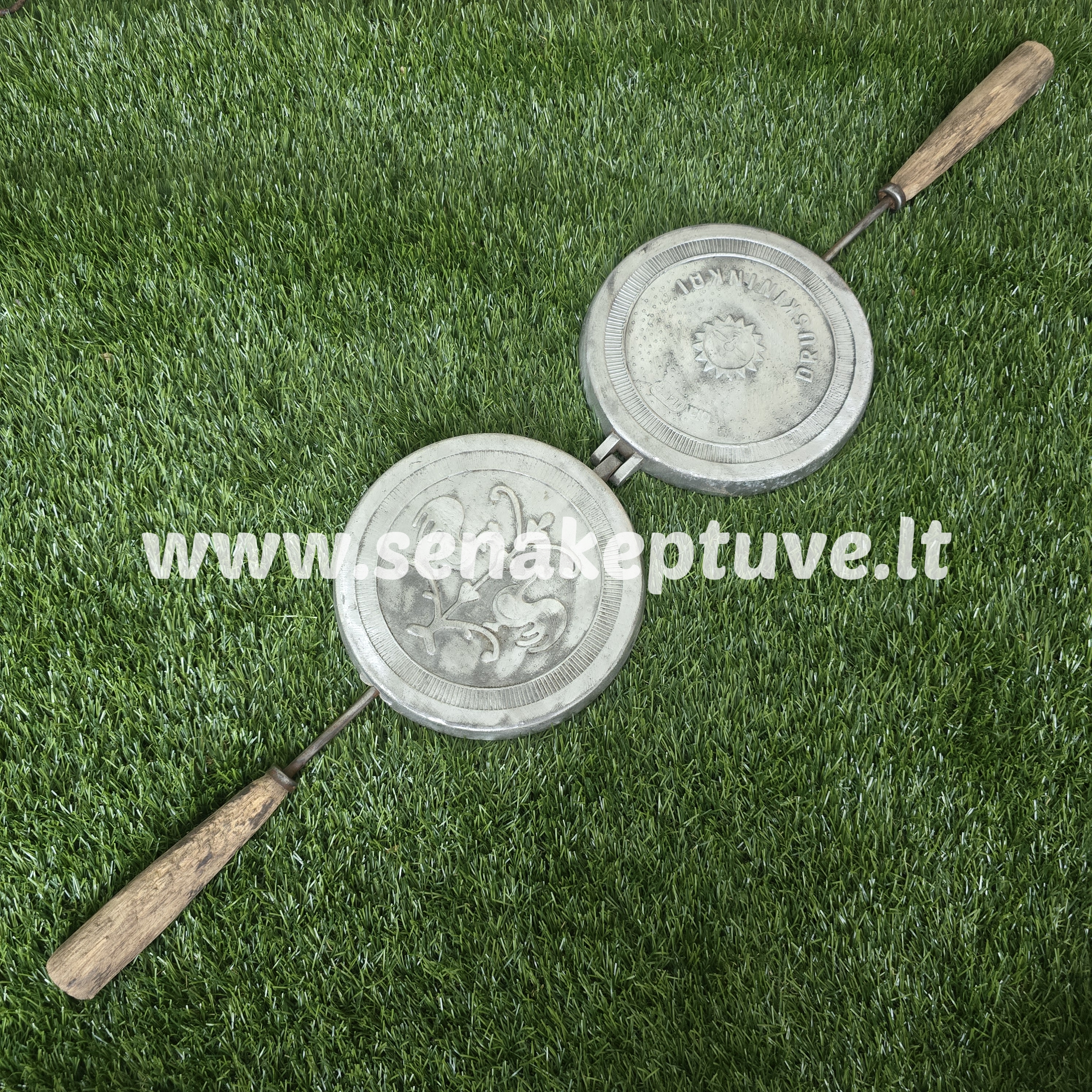 Senovinė gaidelių keptuvė