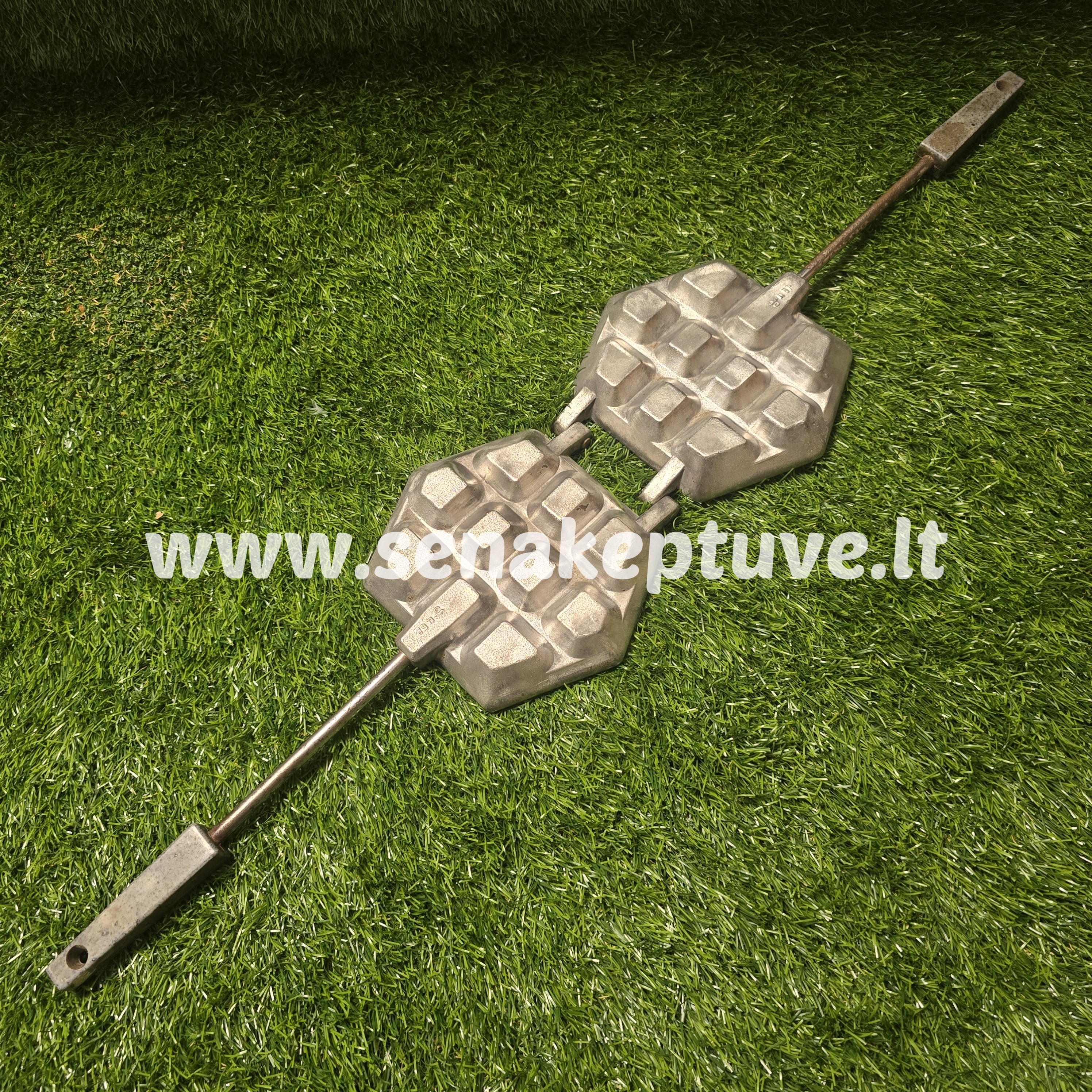 Senovinė braškių keptuvė