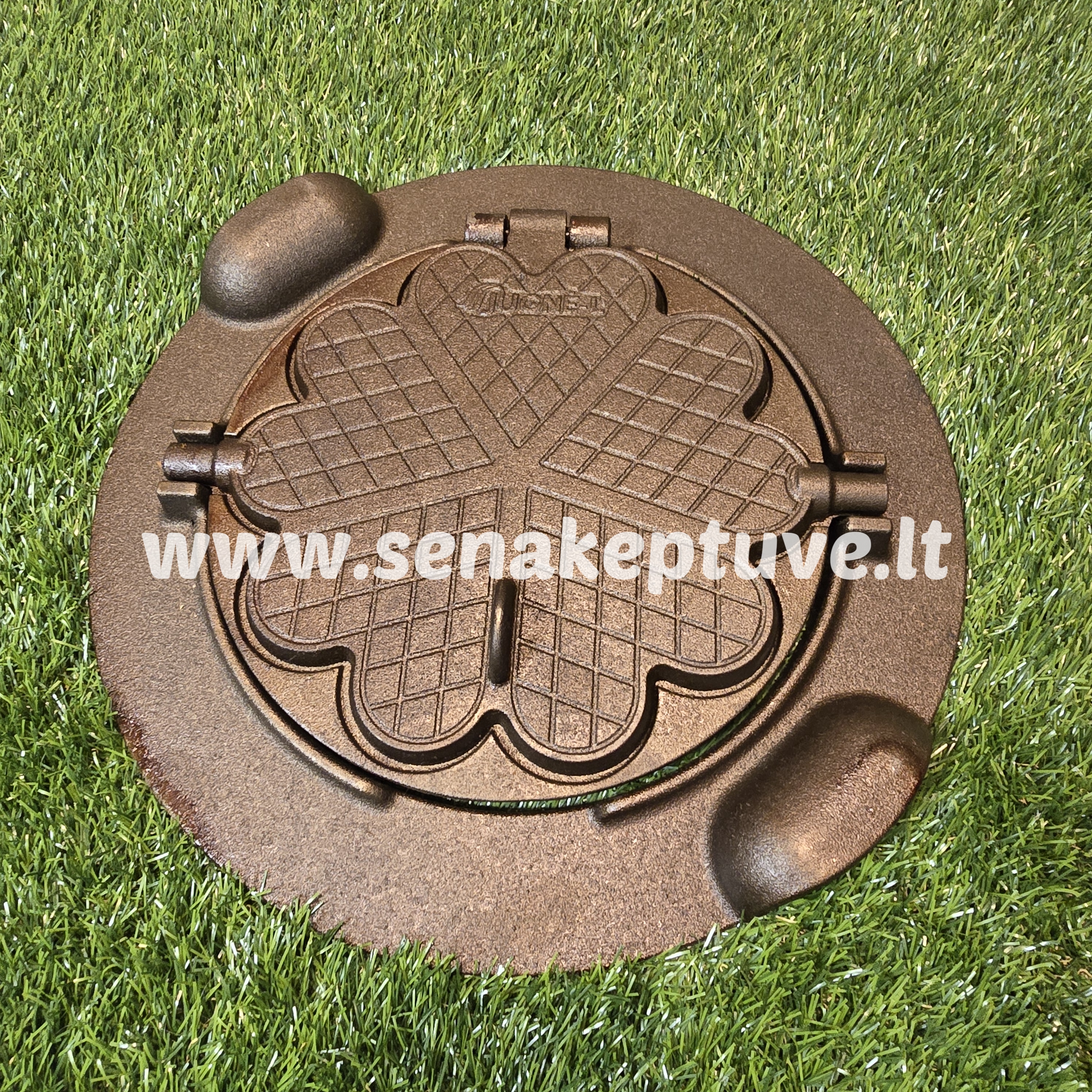 Lietuviška šiuolaikinė ketaus vartoma čirvinių blynų keptuvė su žiedu