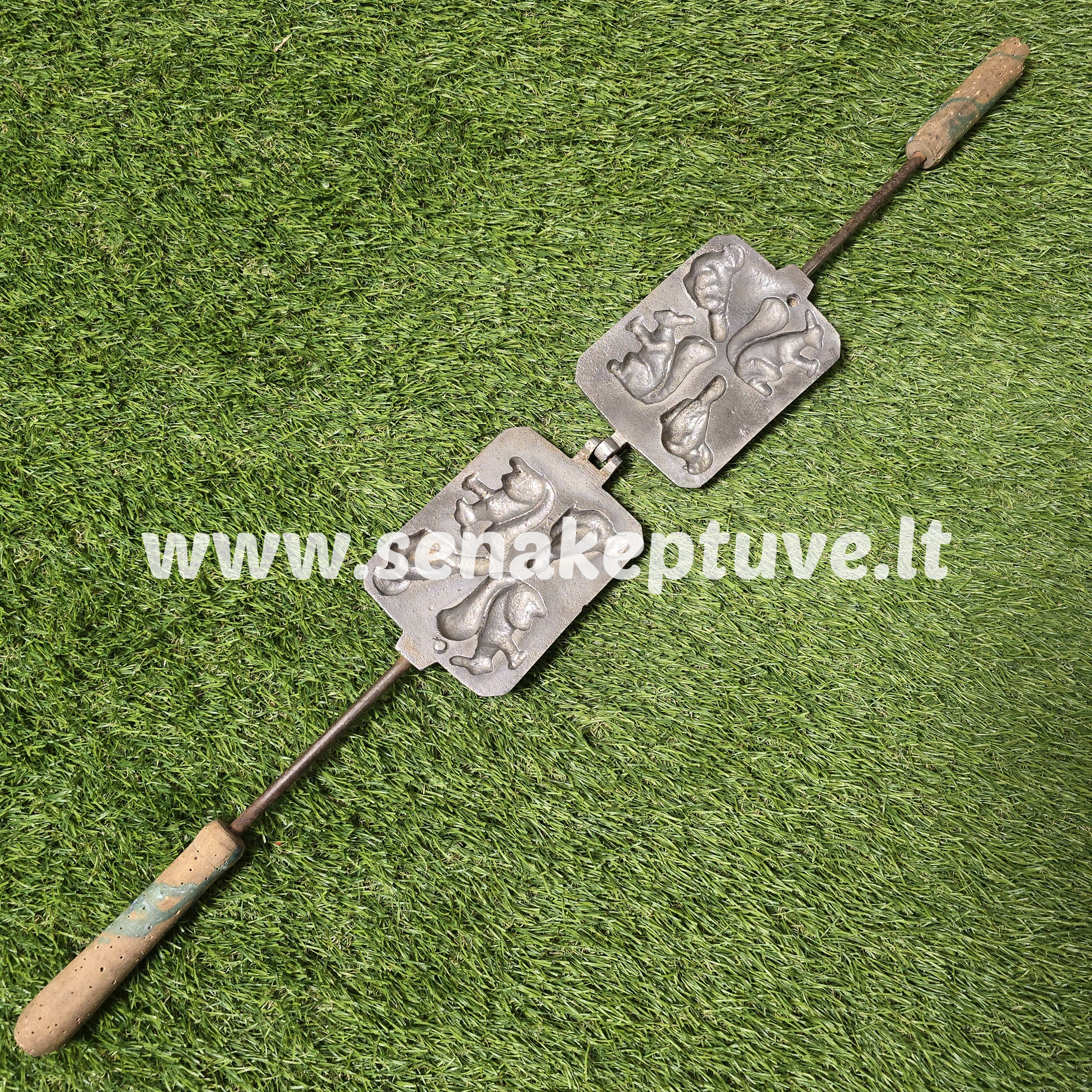 Senovinė asorti (2 voveraitės ir 2 paukšteliai) keptuvė (nulūžusi rankenos dalis)