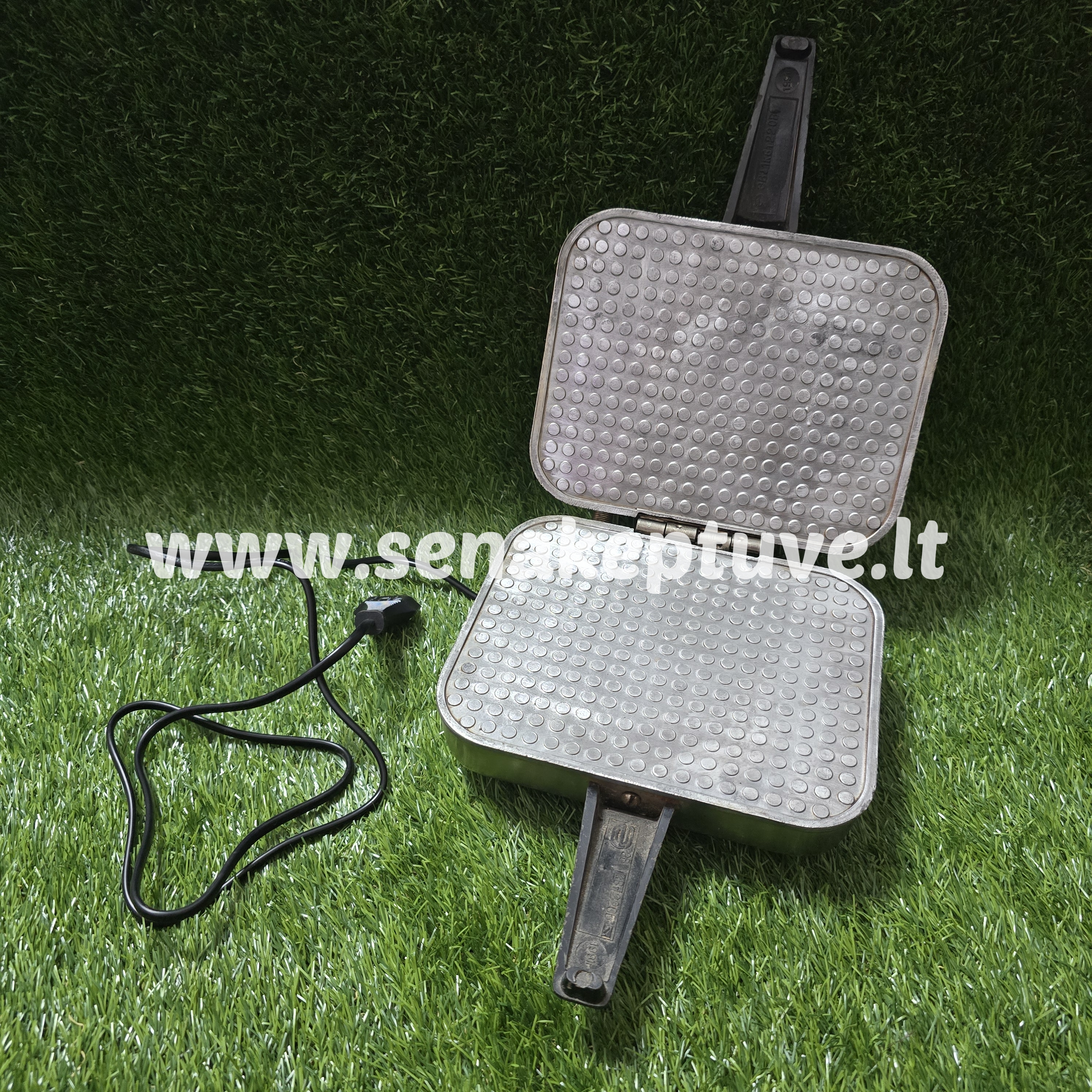 Senovinė elektrinė vaflinė su laidu