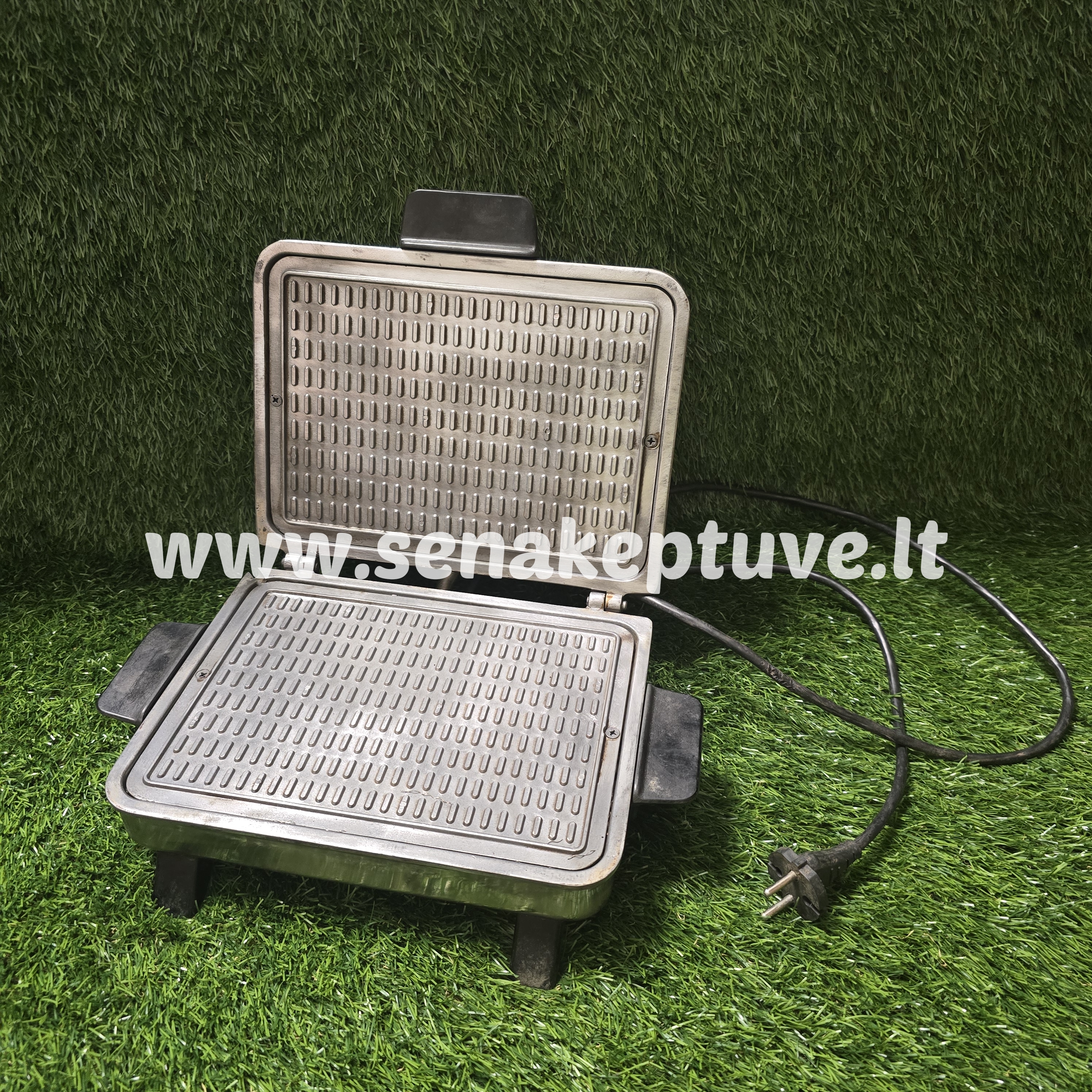 Senovinė elektrinė vaflinė su laidu (nuskilusi karščio reguliatoriaus dalis)