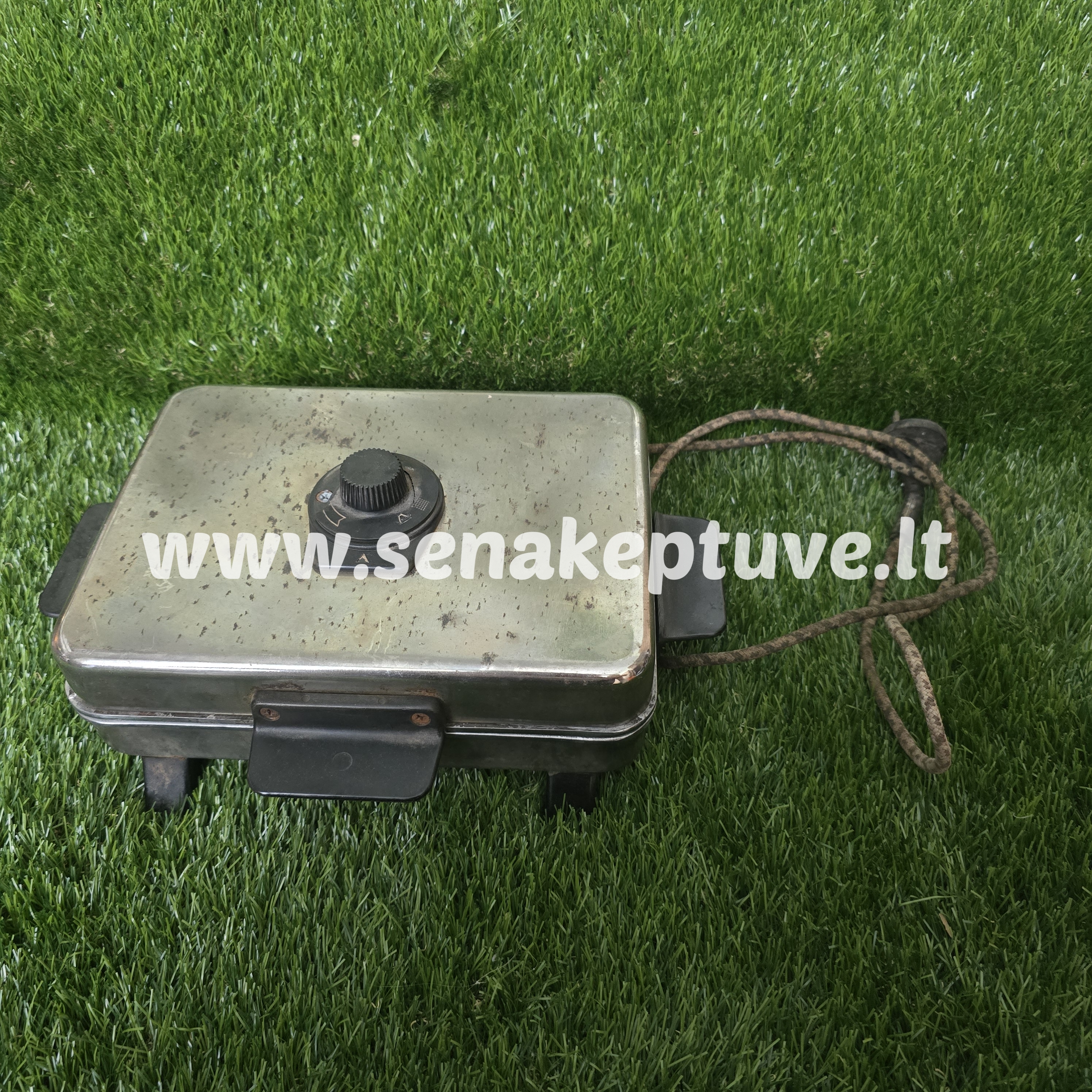 Senovinė elektrinė vaflinė su laidu (nuskilęs karščio reguliatorius)