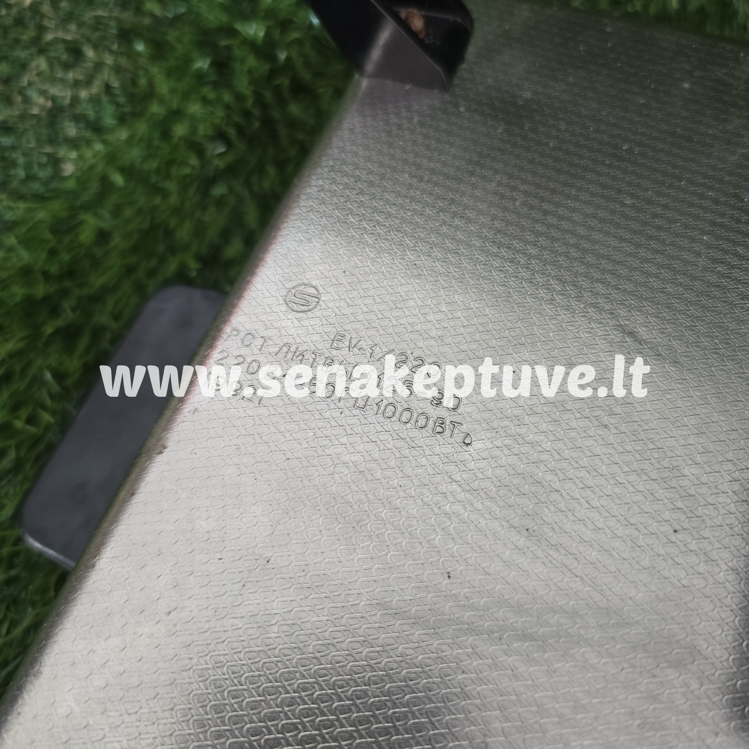 Senovinė elektrinė vaflinė su laidu