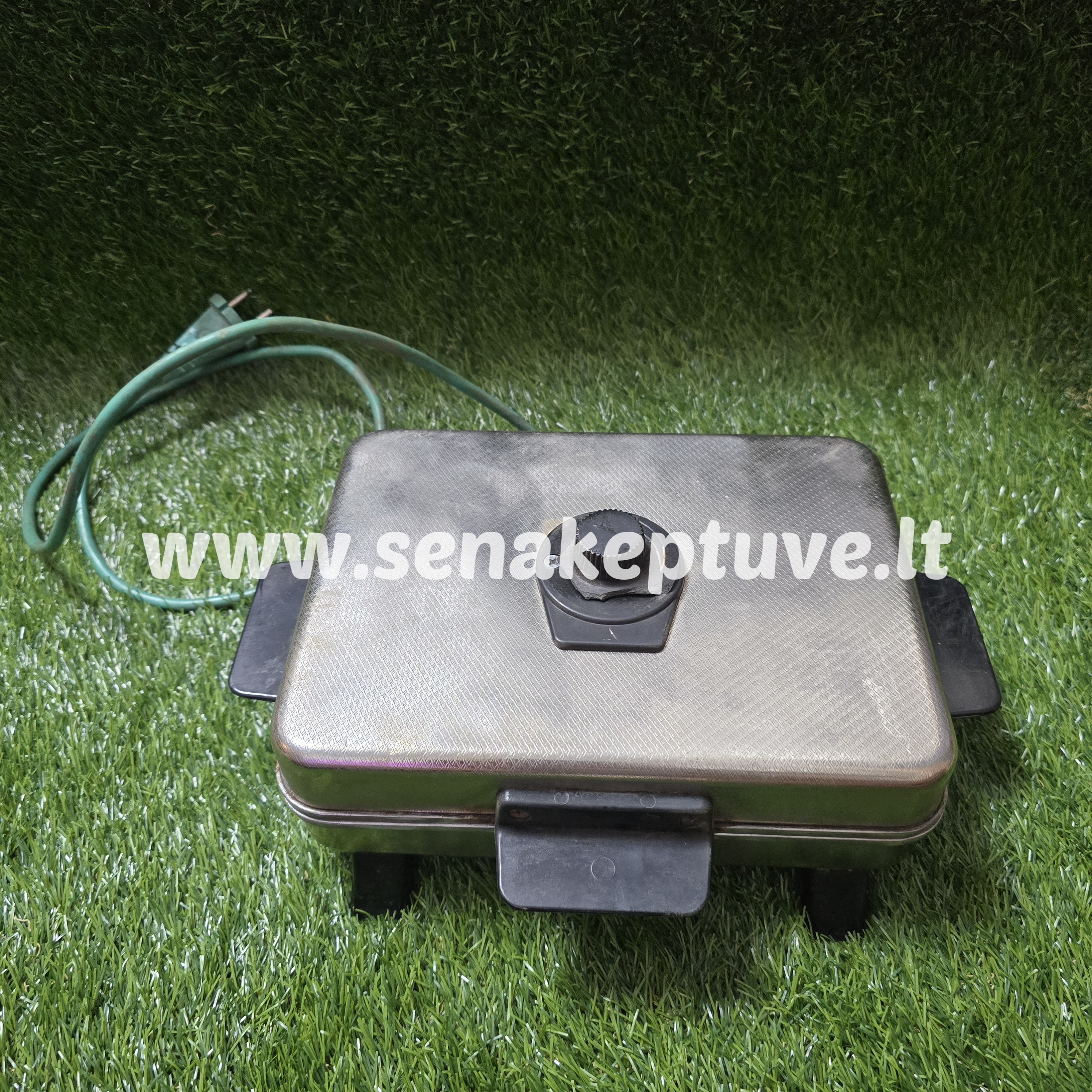 Senovinė elektrinė vaflinė su laidu