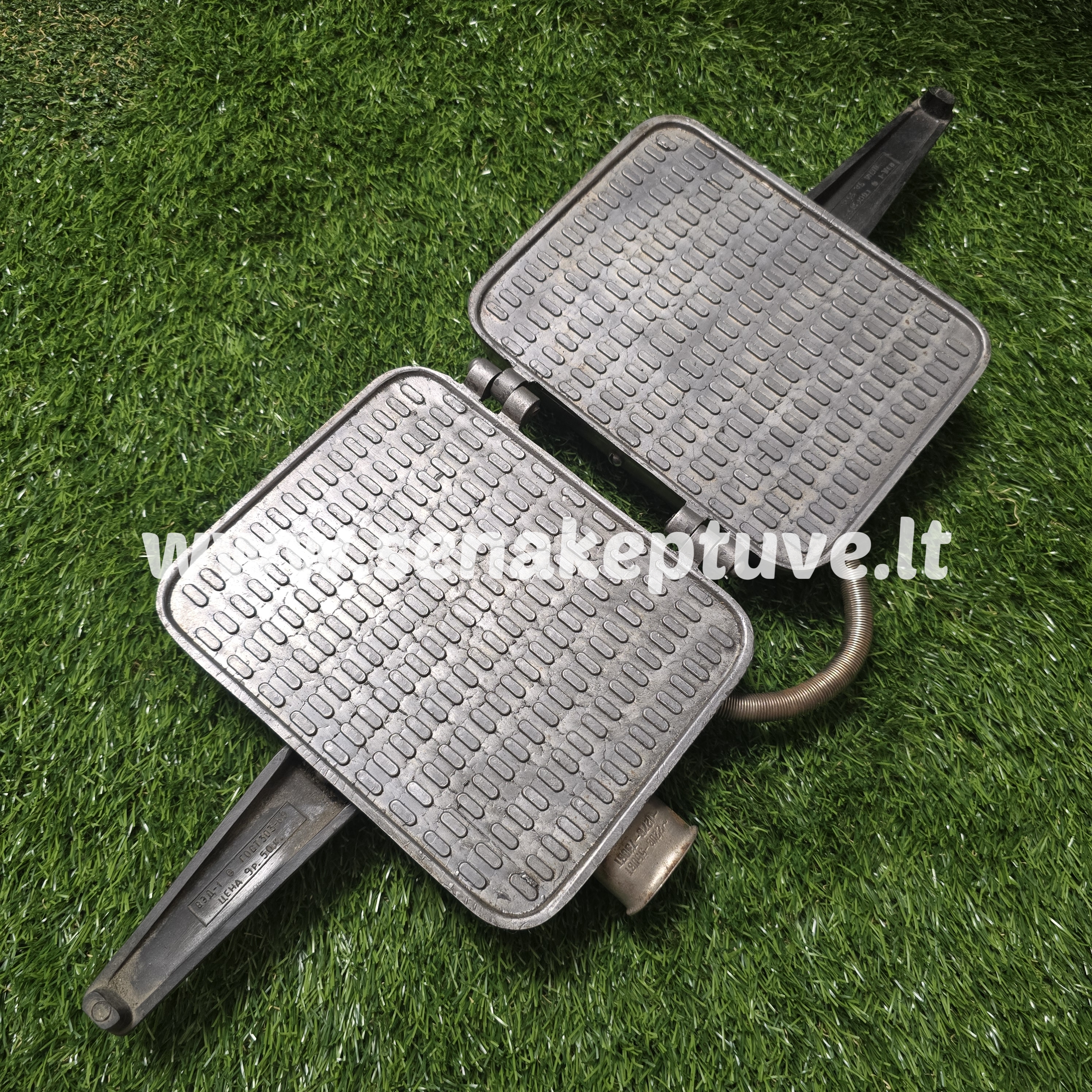 Senovinė elektrinė vaflinė su laidu