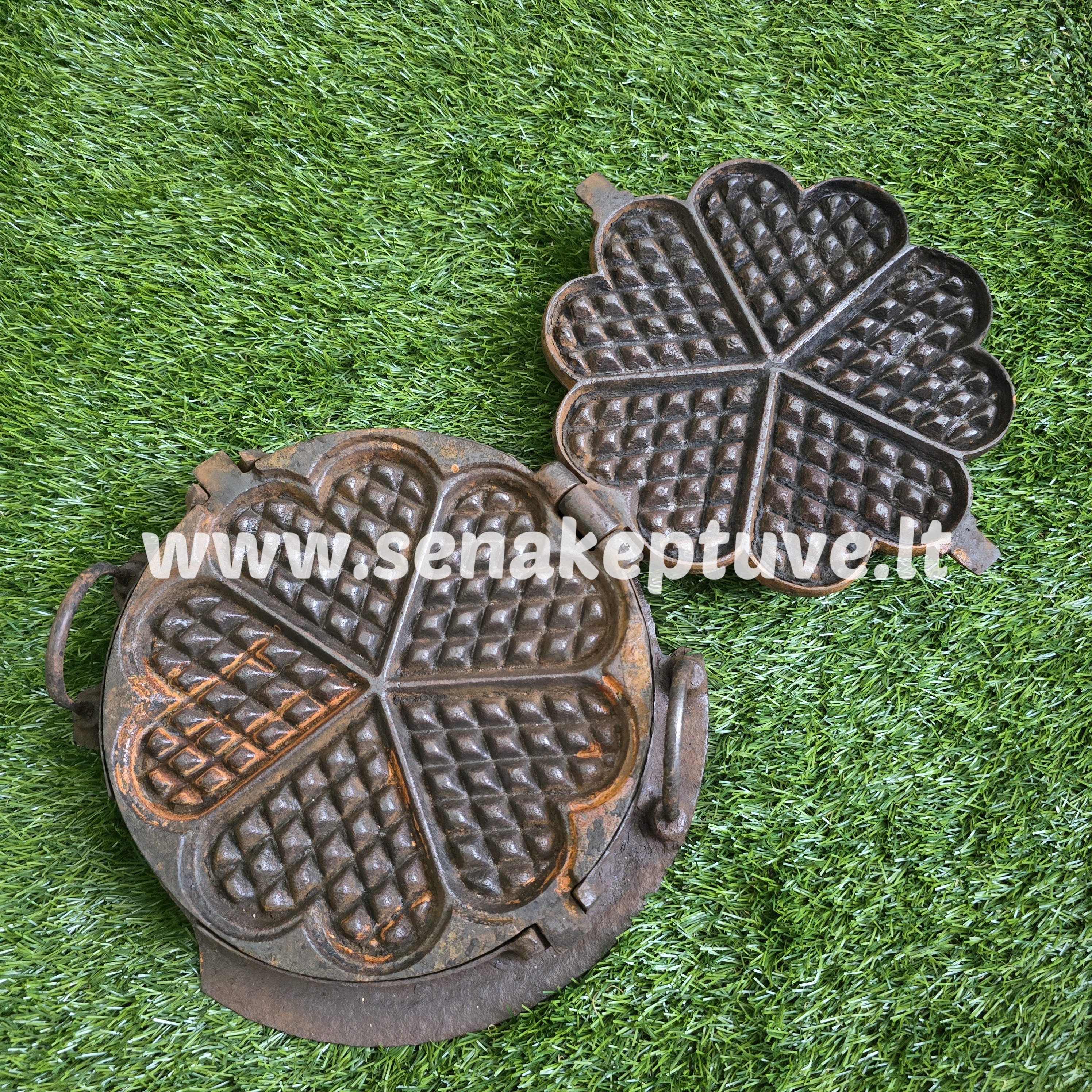 Senovinė ketaus vartoma čirvinių blynų keptuvė su žiedu