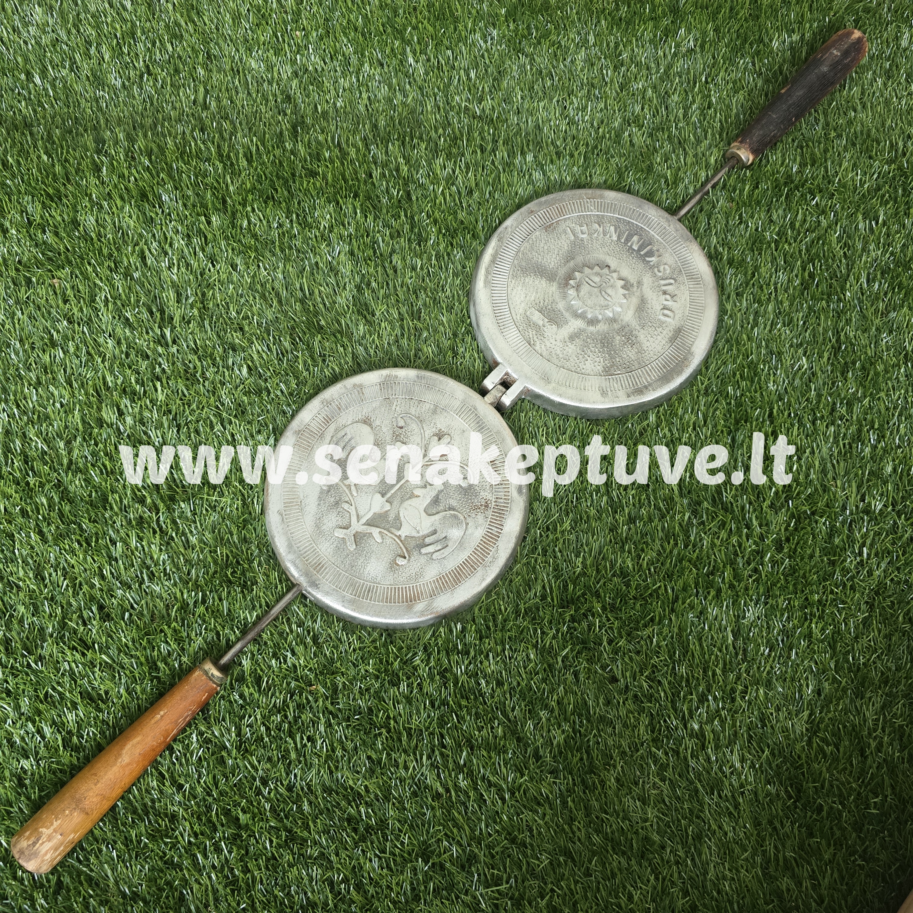 Senovinė gaidelių keptuvė