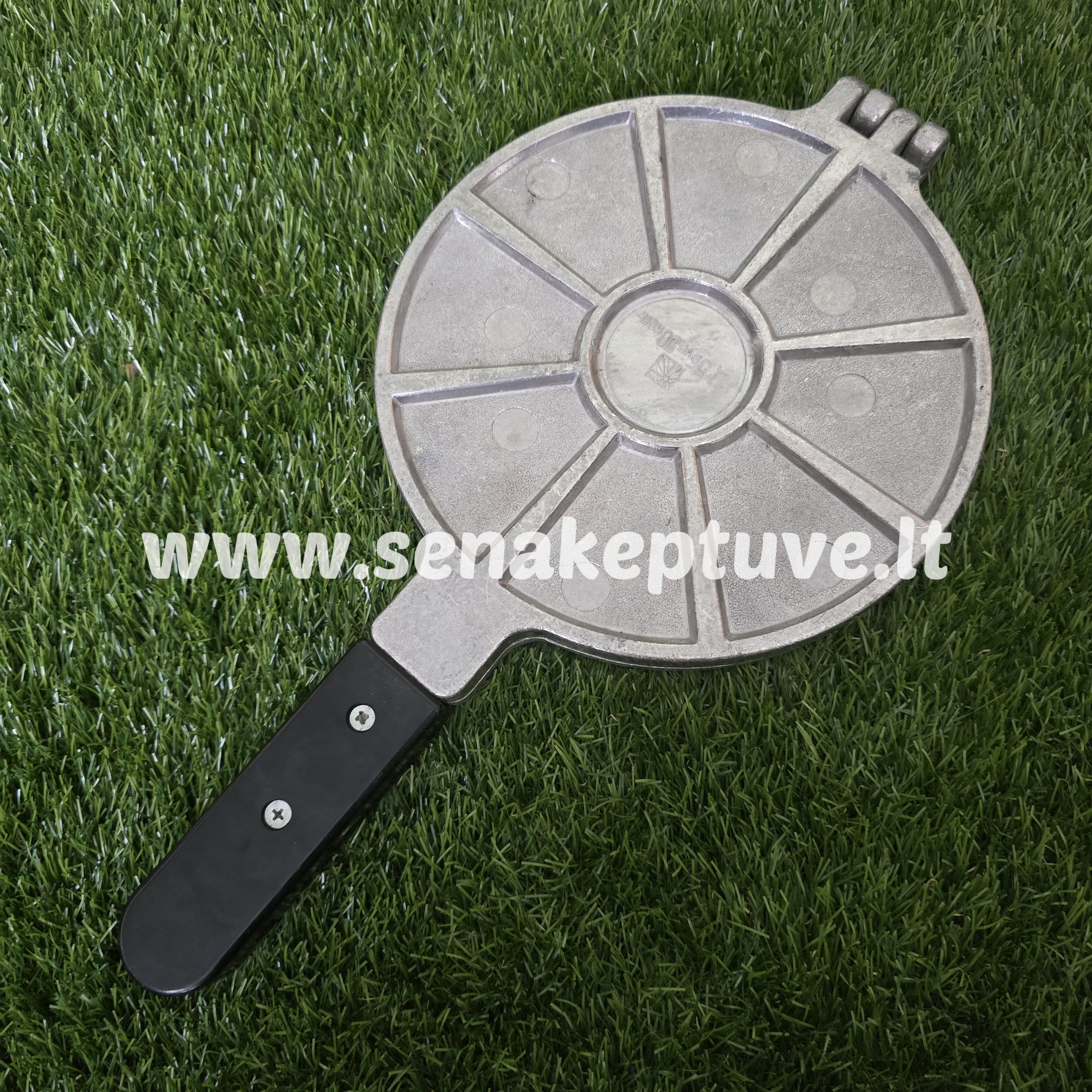 Senovinė vaflių keptuvė