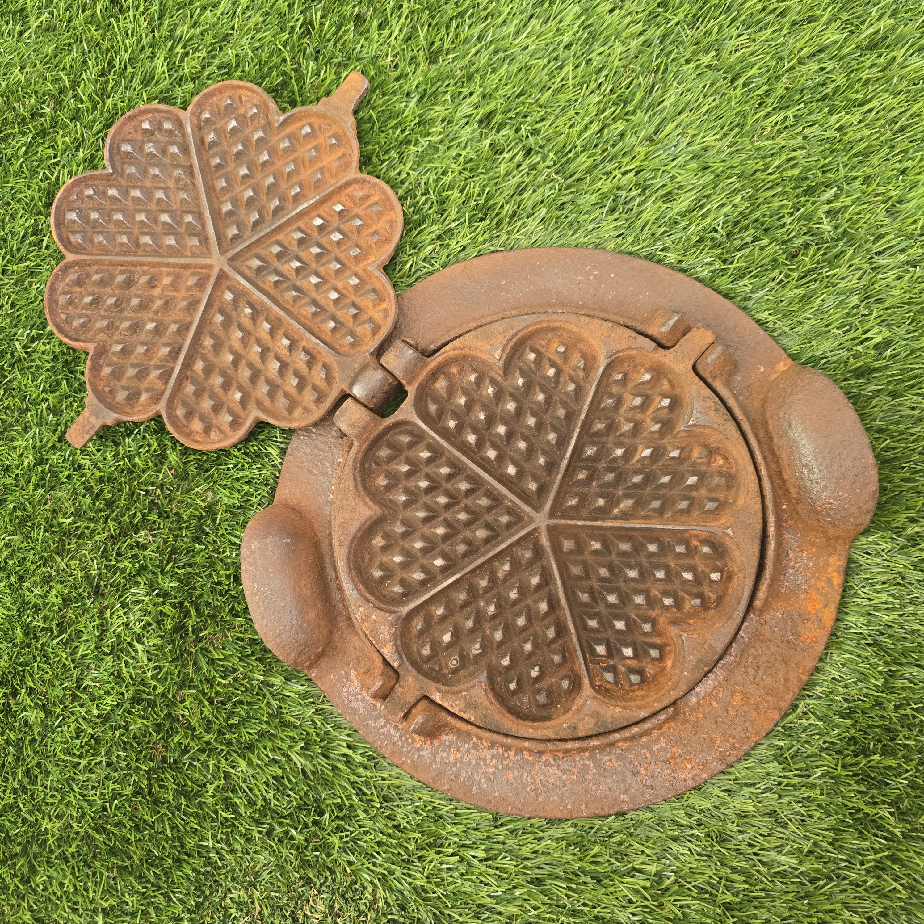 Senovinė vartoma čirvinių blynų keptuvė su rinkėmis