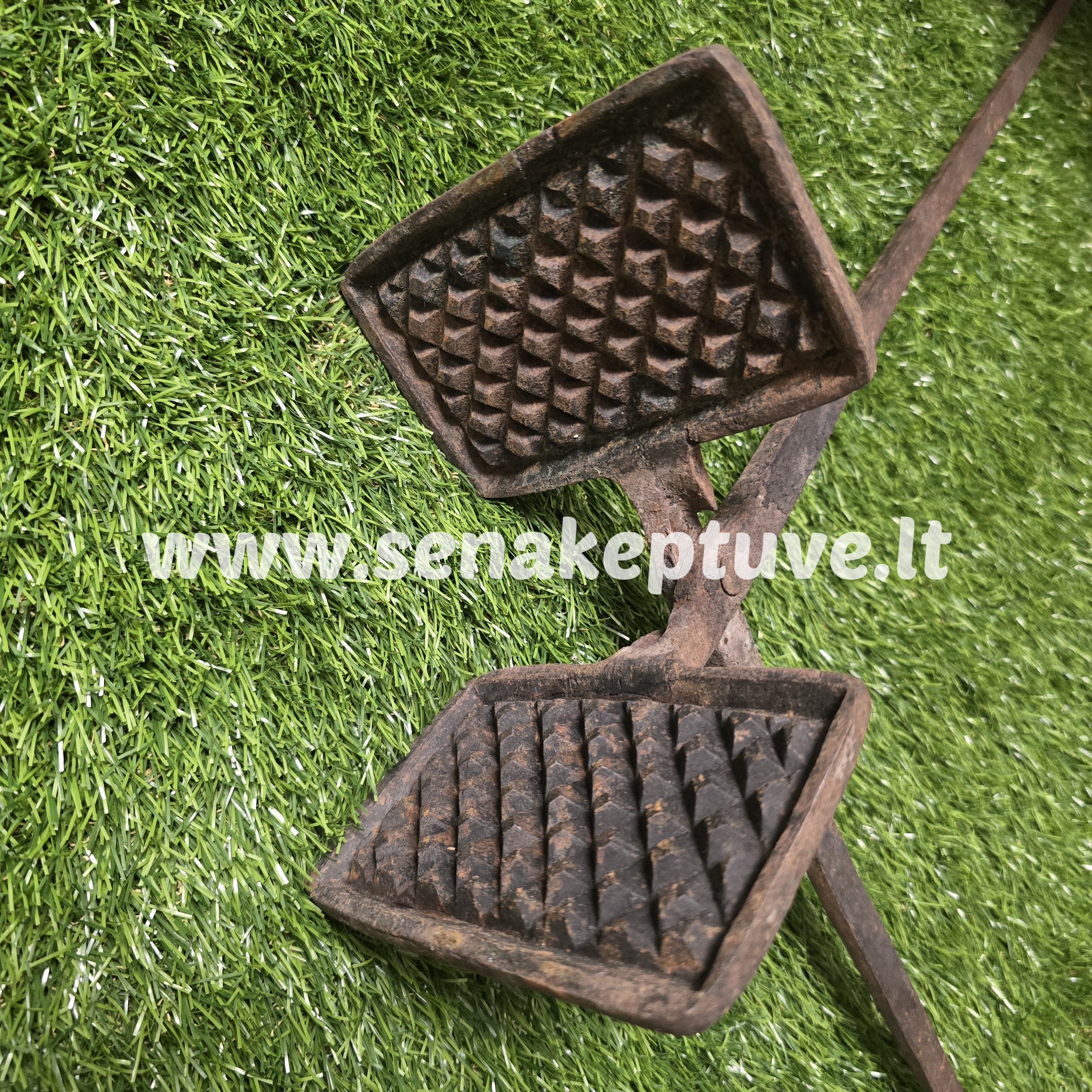 Senovinė ketaus plonų vaflių keptuvė