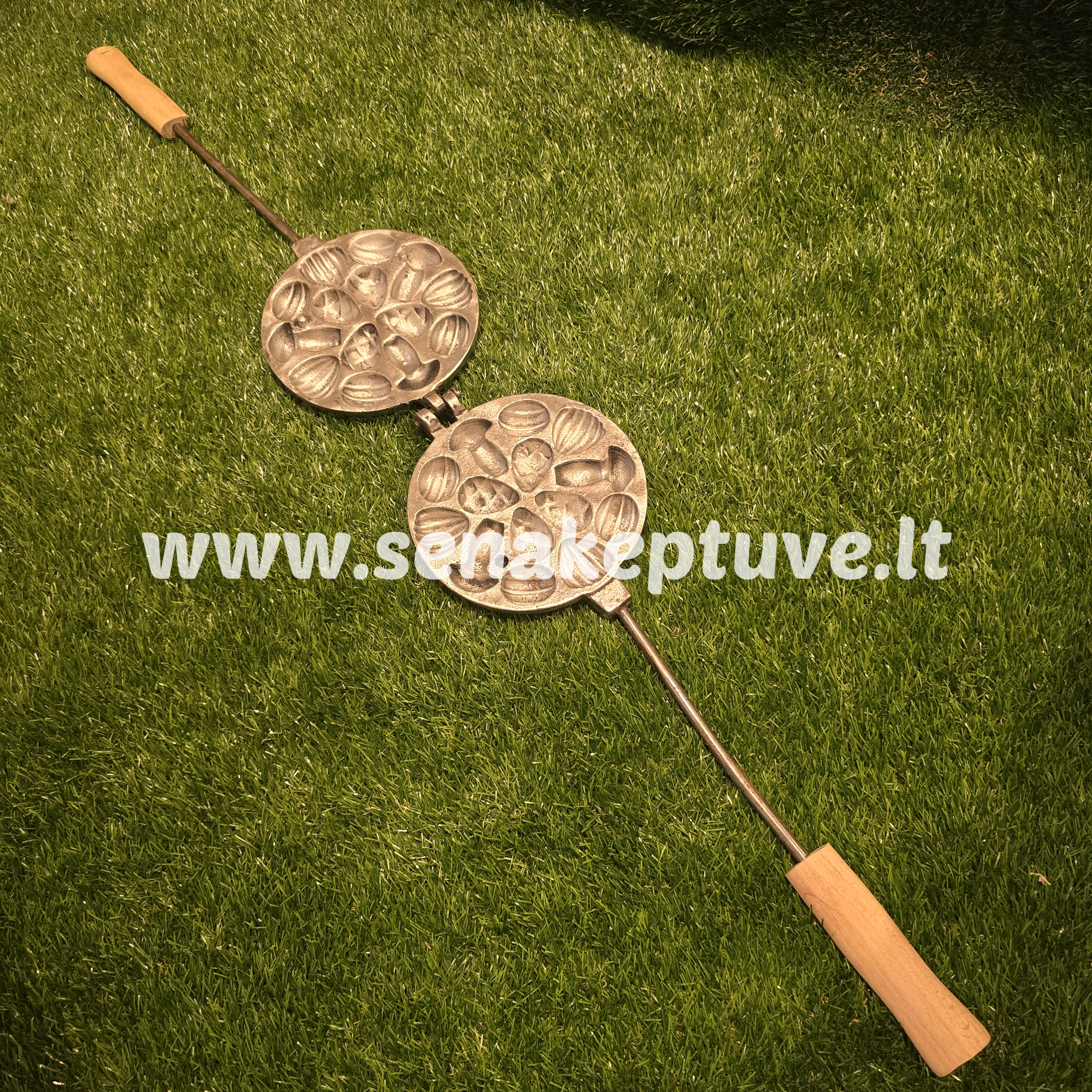 Senovinė asorti (3 grybukai, 4 kankorėžiai, 4 riešutėliai, 3 kriauklės) keptuvė