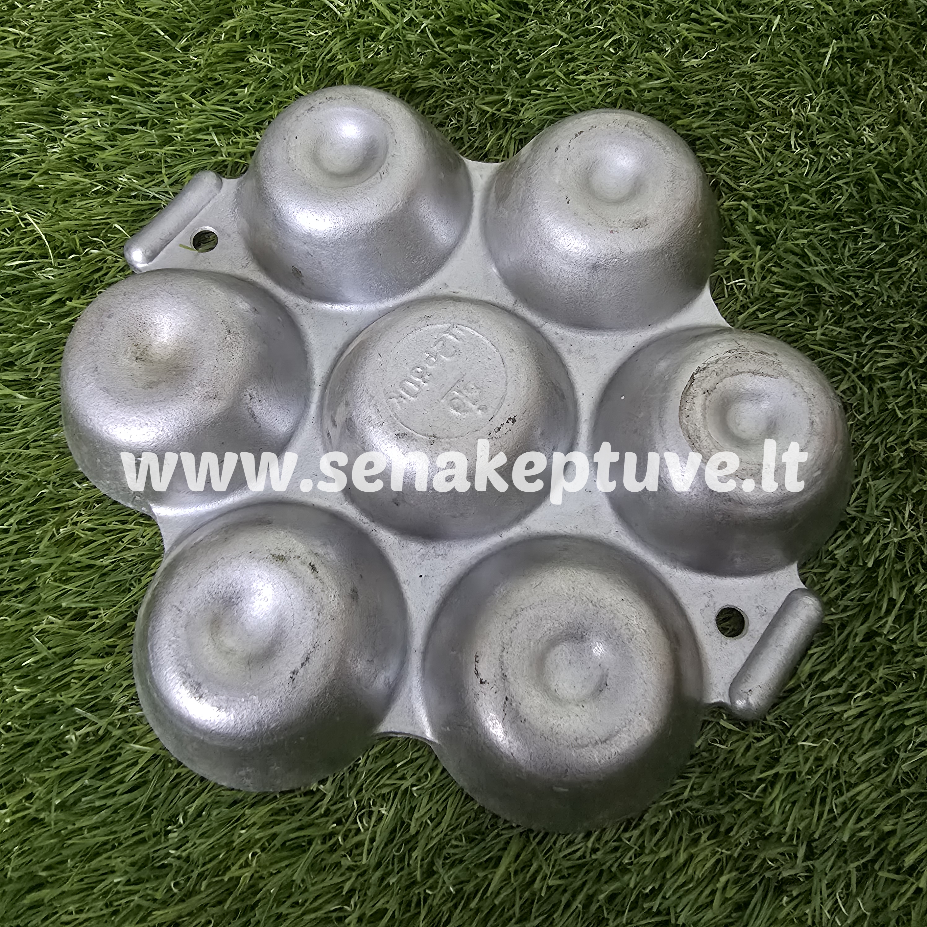 Senovinė krepšelių kepimo forma