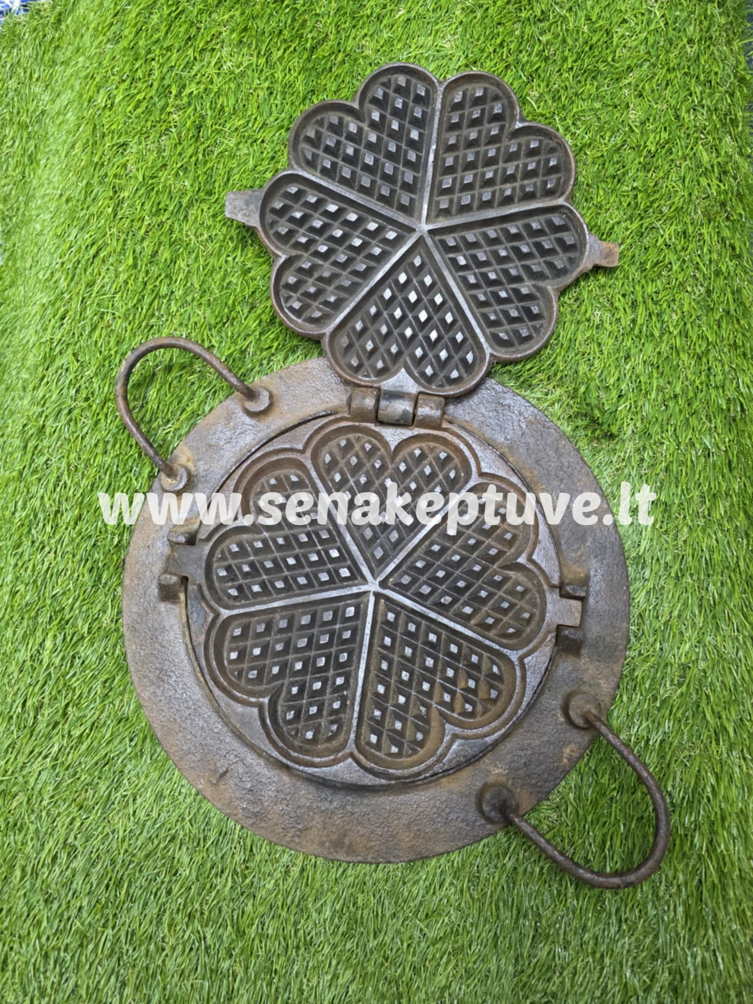 Senovinė ketaus vartoma čirvinių blynų keptuvė su žiedu