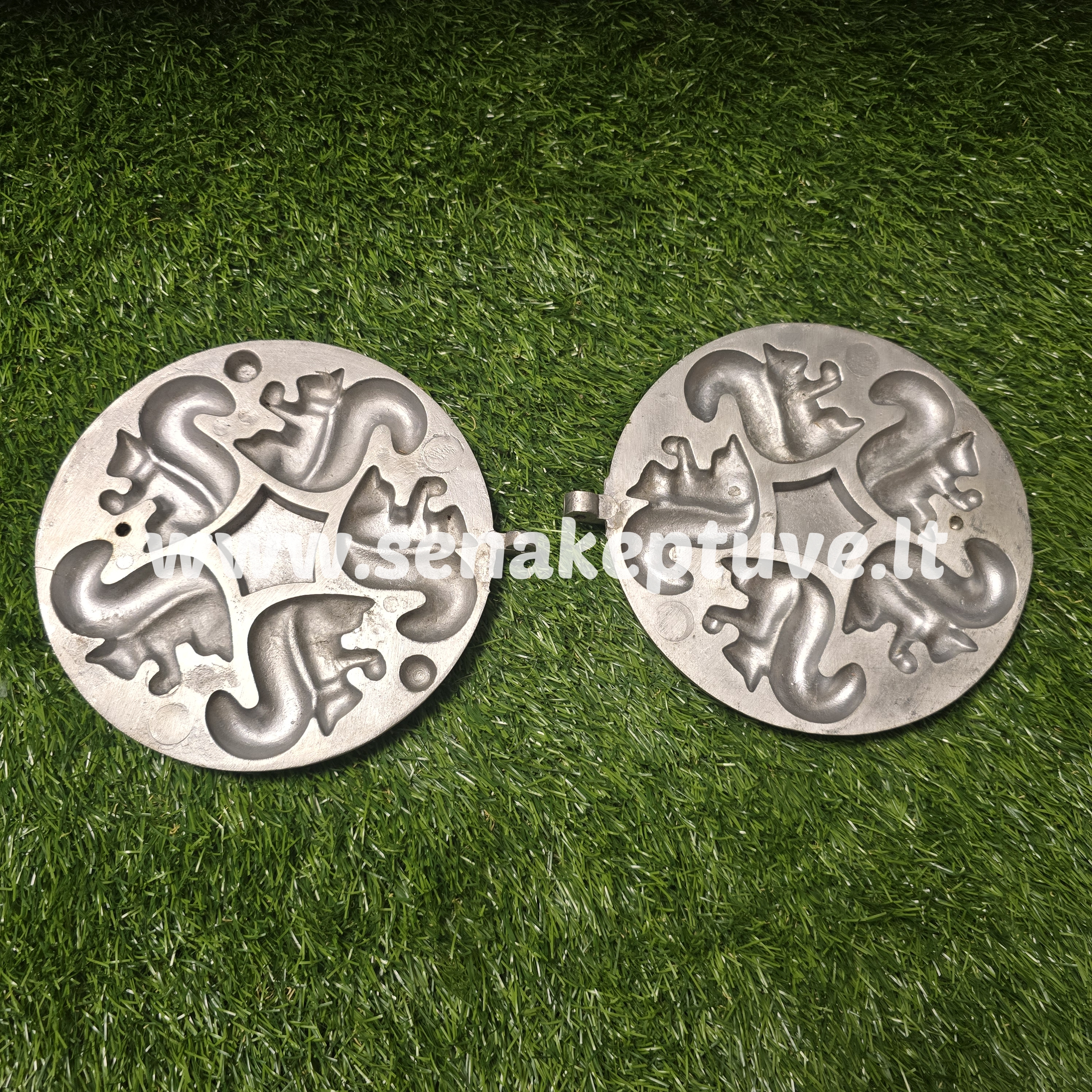 Senovinės saldainių formelės voveraitėms