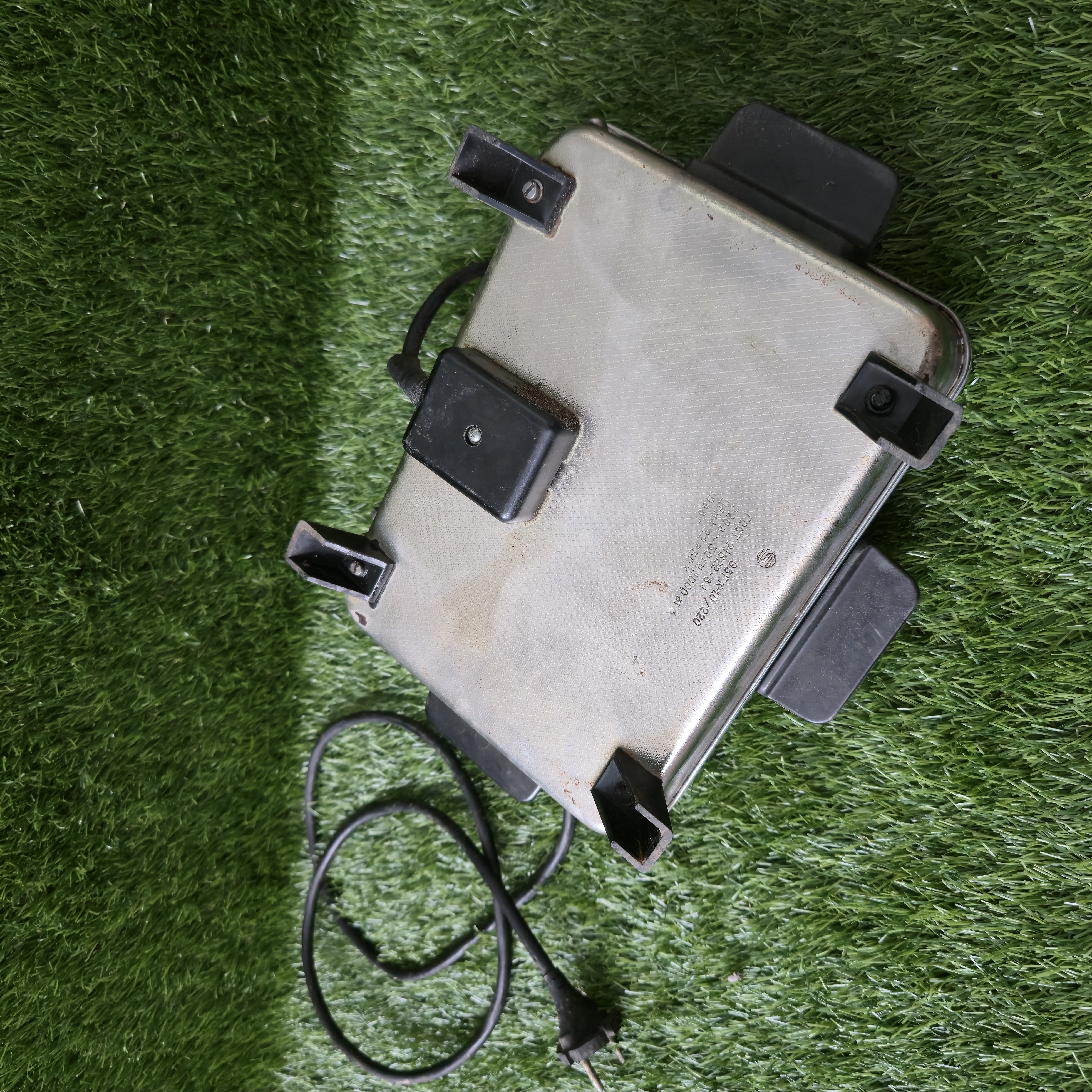 Senovinė elektrinė vaflinė su laidu