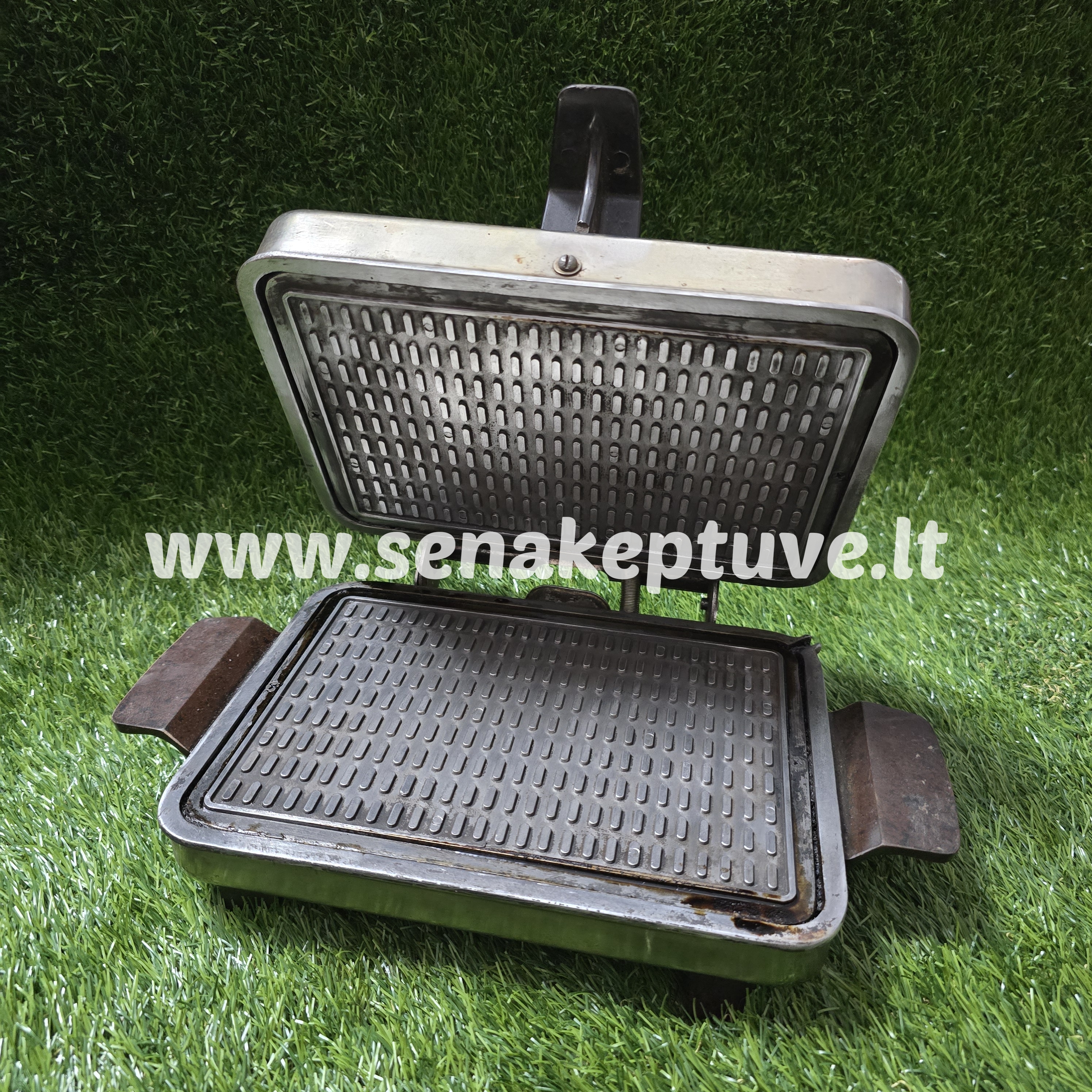 Senovinė elektrinė vaflinė su laidu