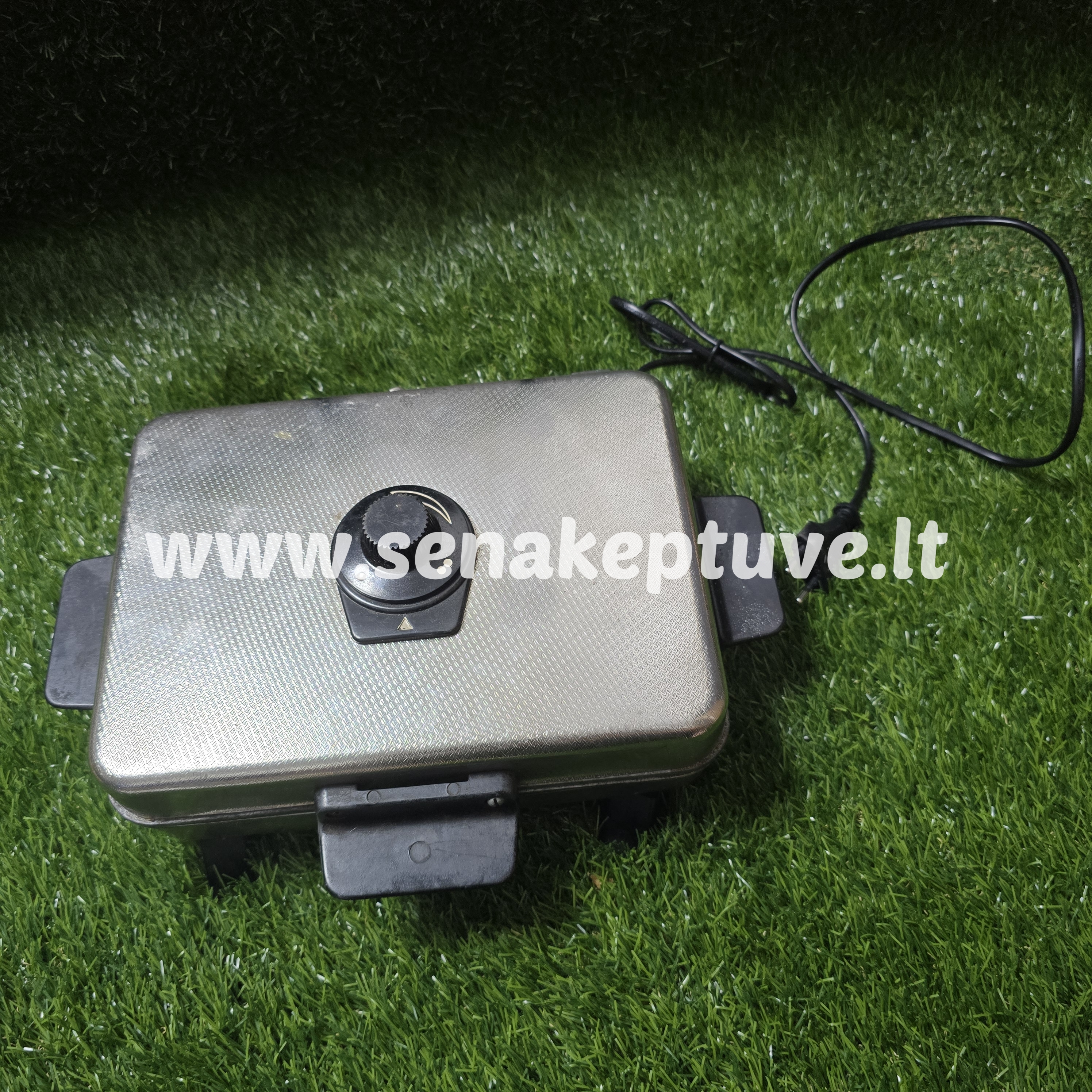 Senovinė elektrinė vaflinė su laidu