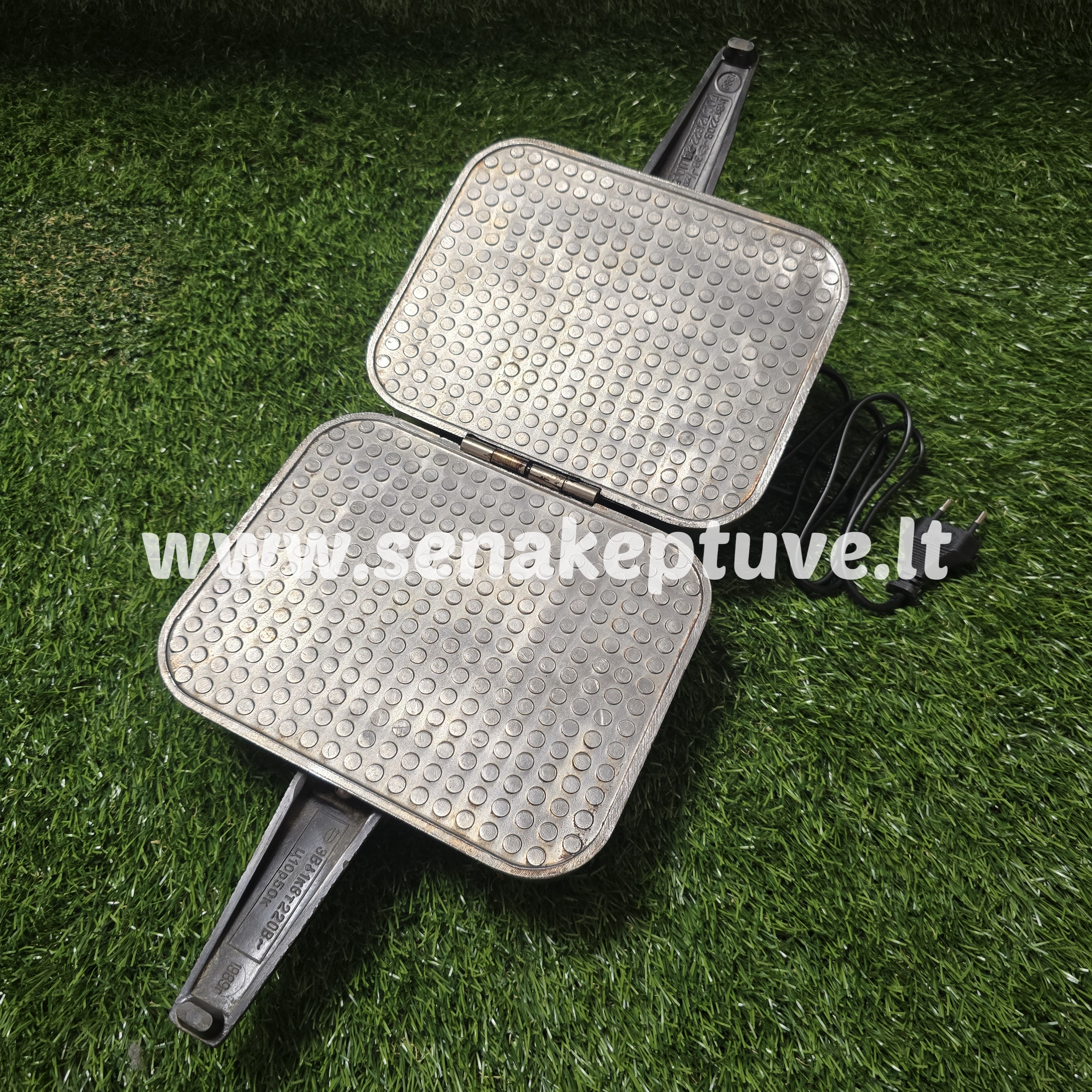 Senovinė elektrinė vaflinė su laidu