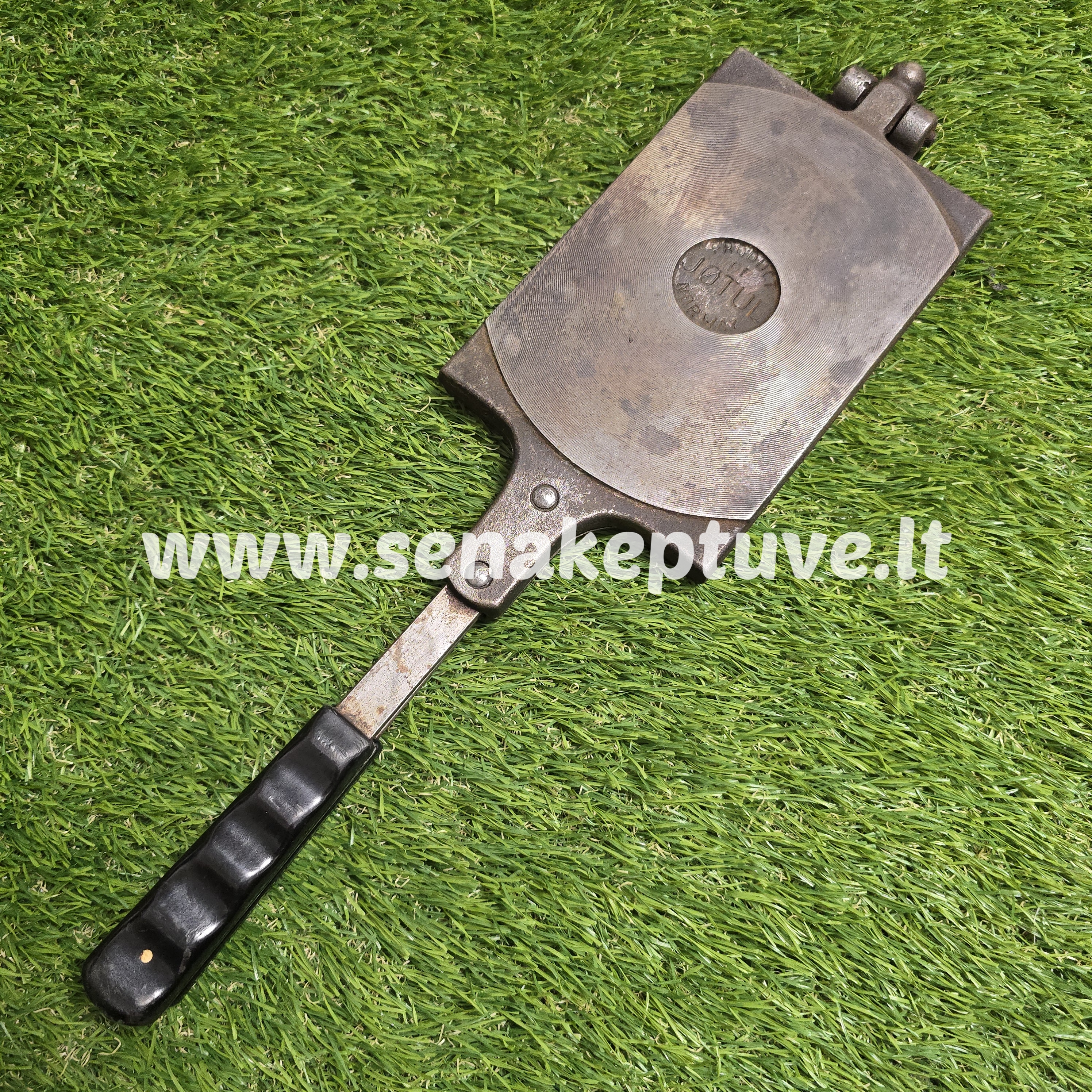 Senovinė ketaus plonų vaflių keptuvė