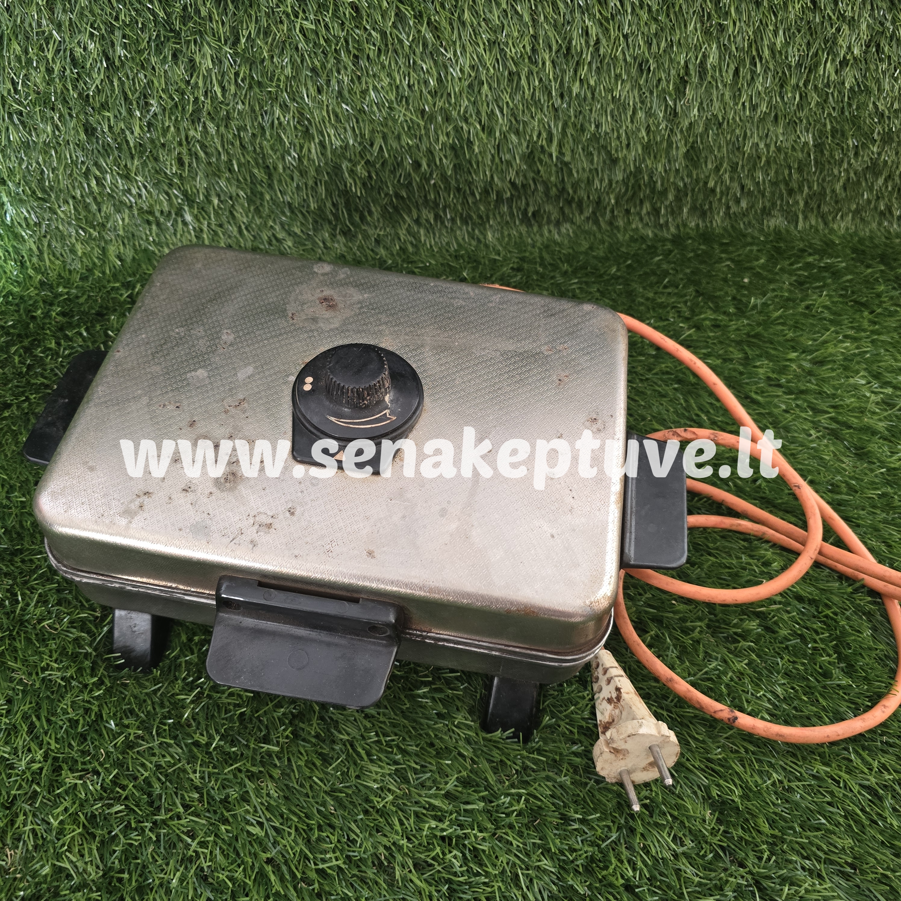 Senovinė elektrinė vaflinė su laidu