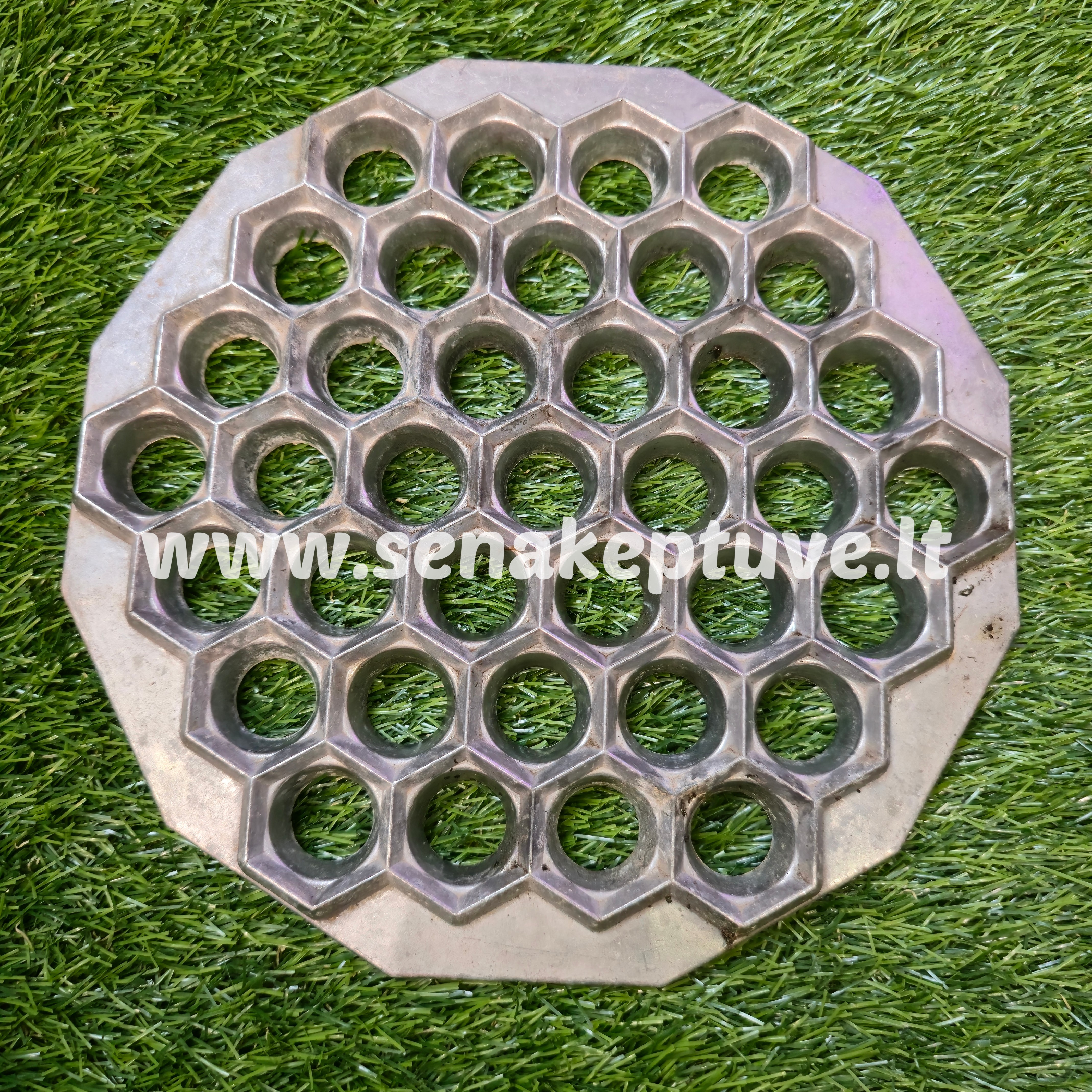 Senovinė koldūnų kepimo forma