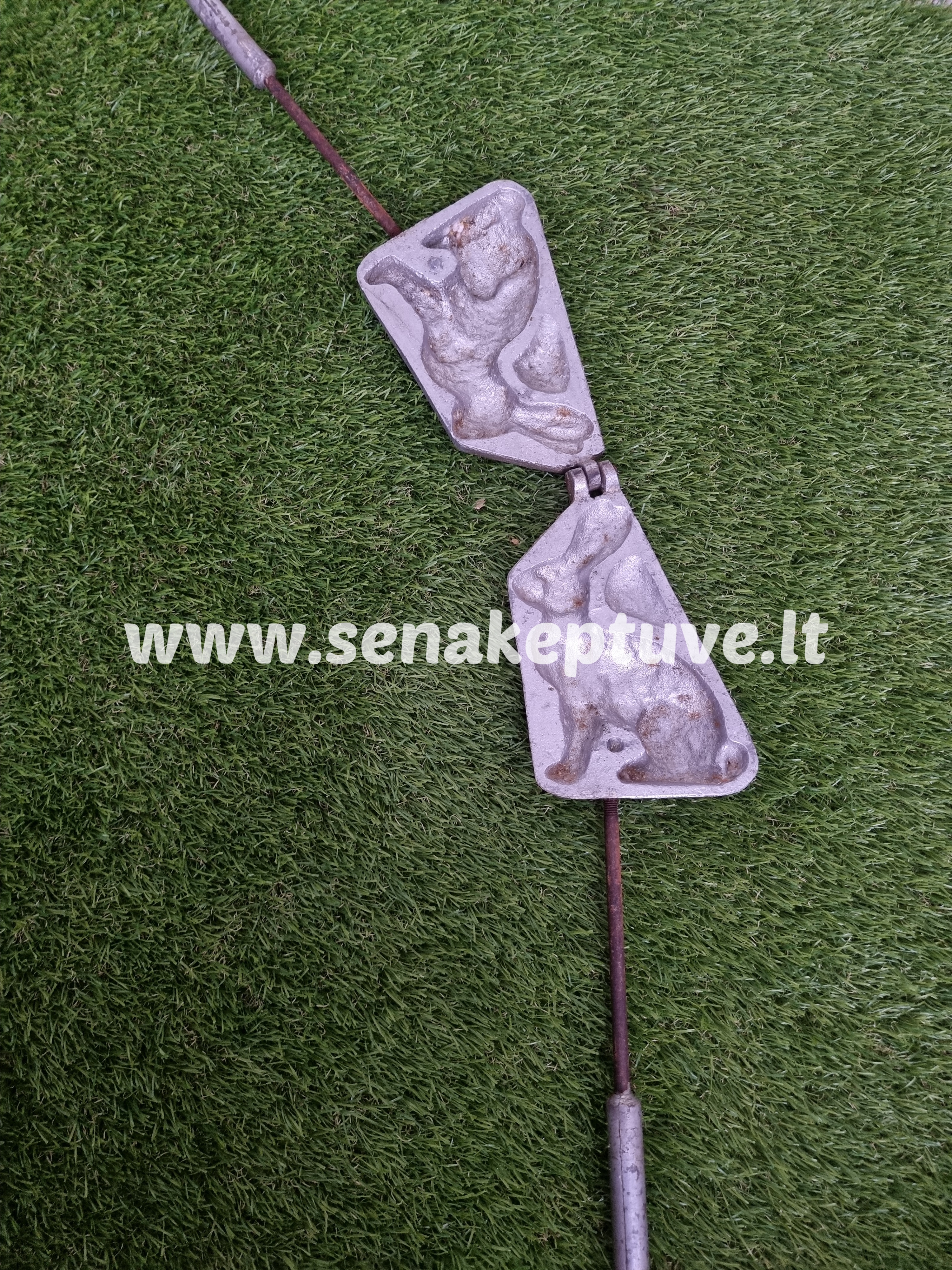 Senovinė kiškučio keptuvė