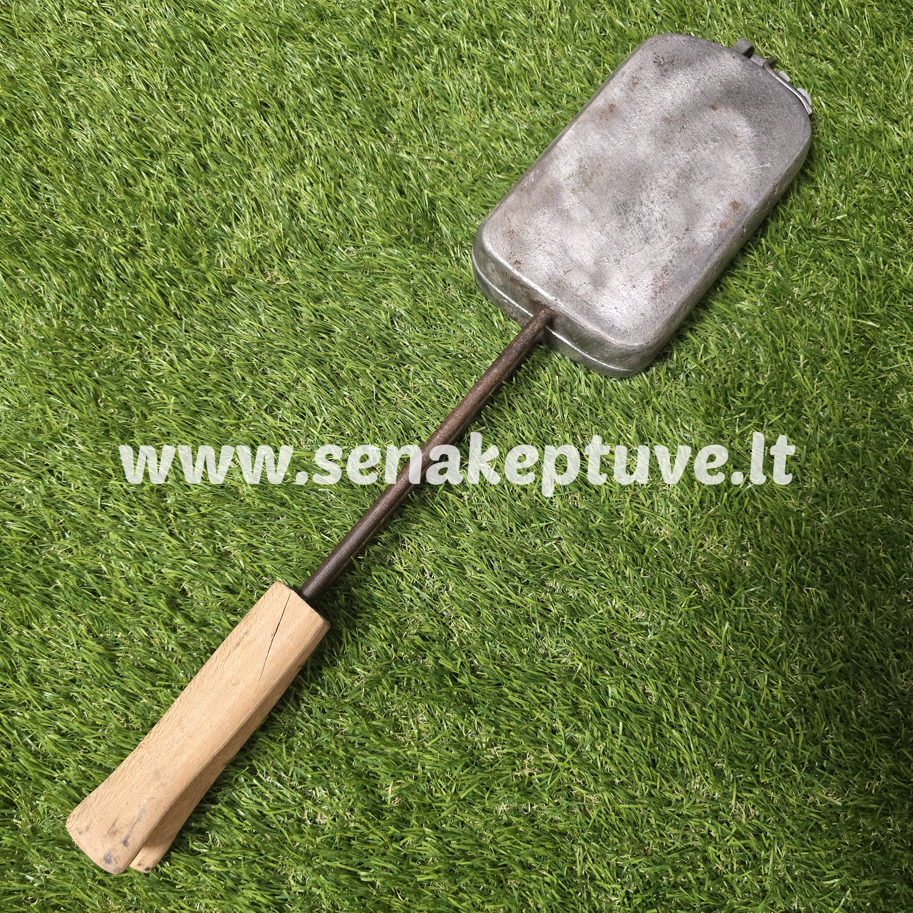 Senovinė kaštonų keptuvė