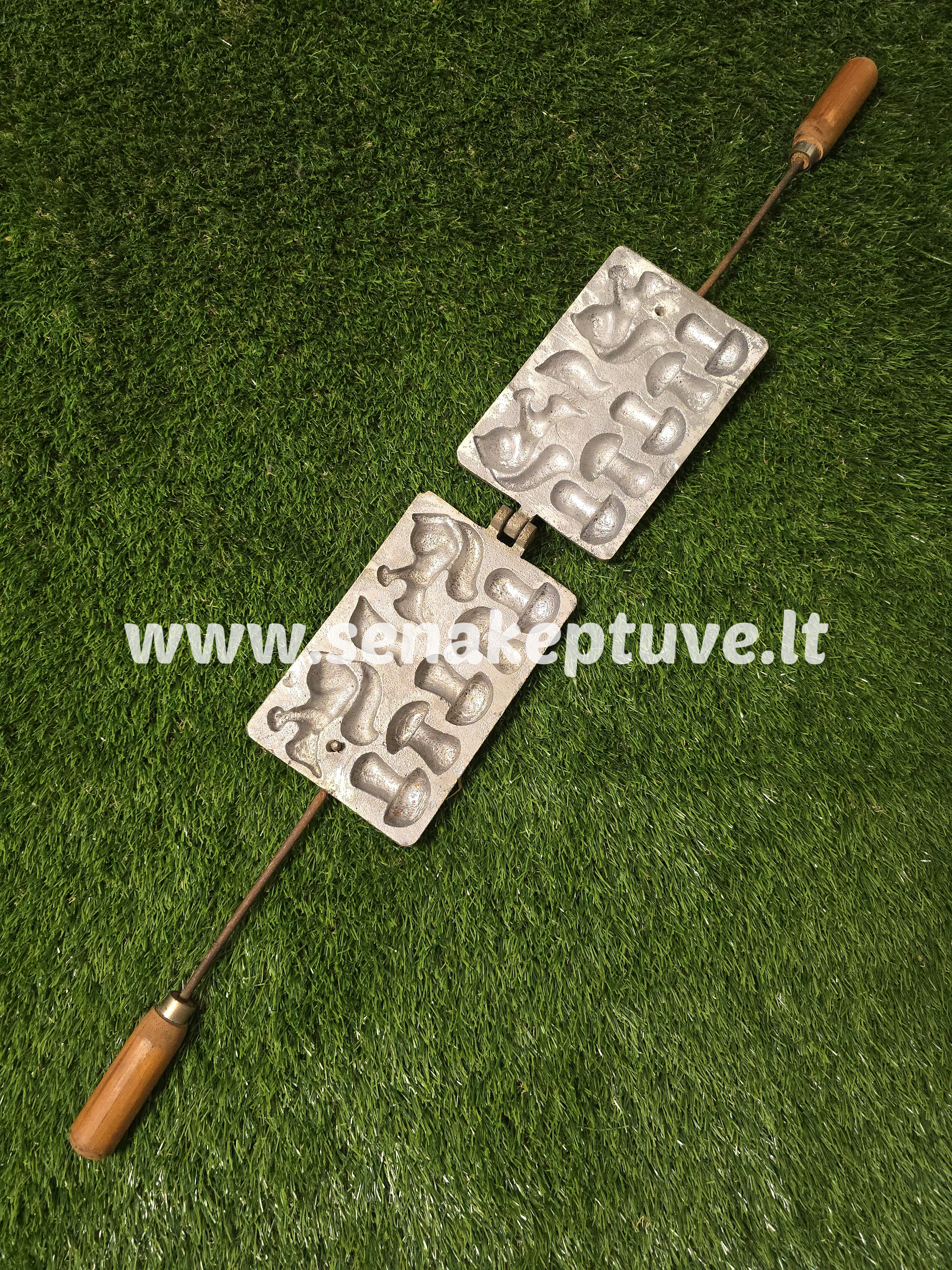 Senovinė asorti (2 voveraitės, 5 grybukai) keptuvė