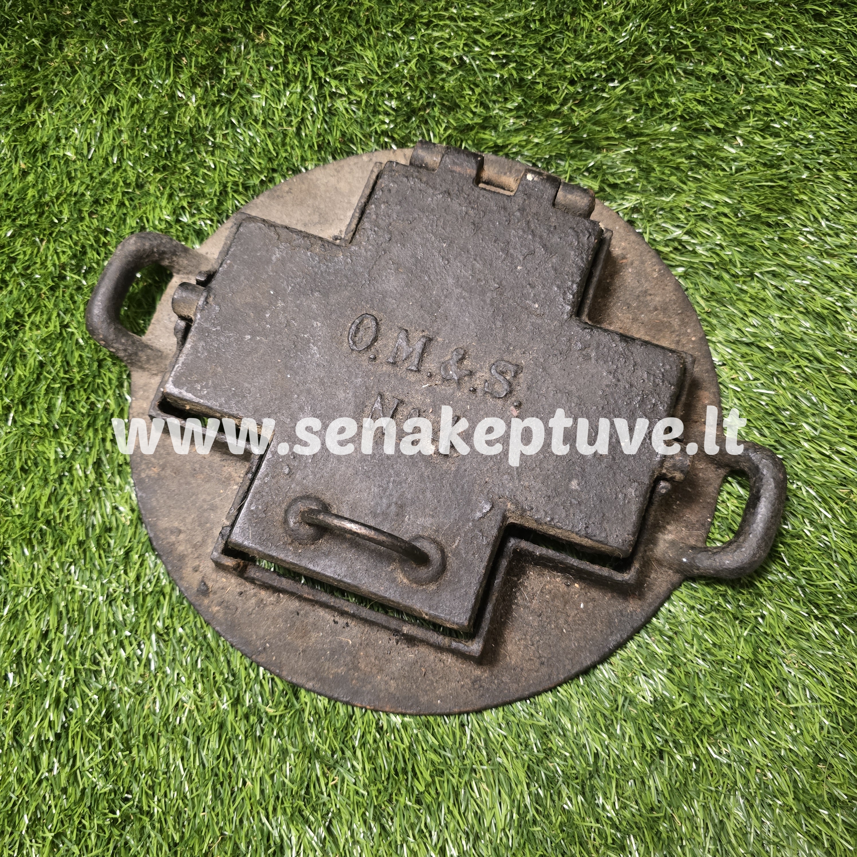 Senovinė ketaus vartoma plonų vaflių keptuvė su žiedu