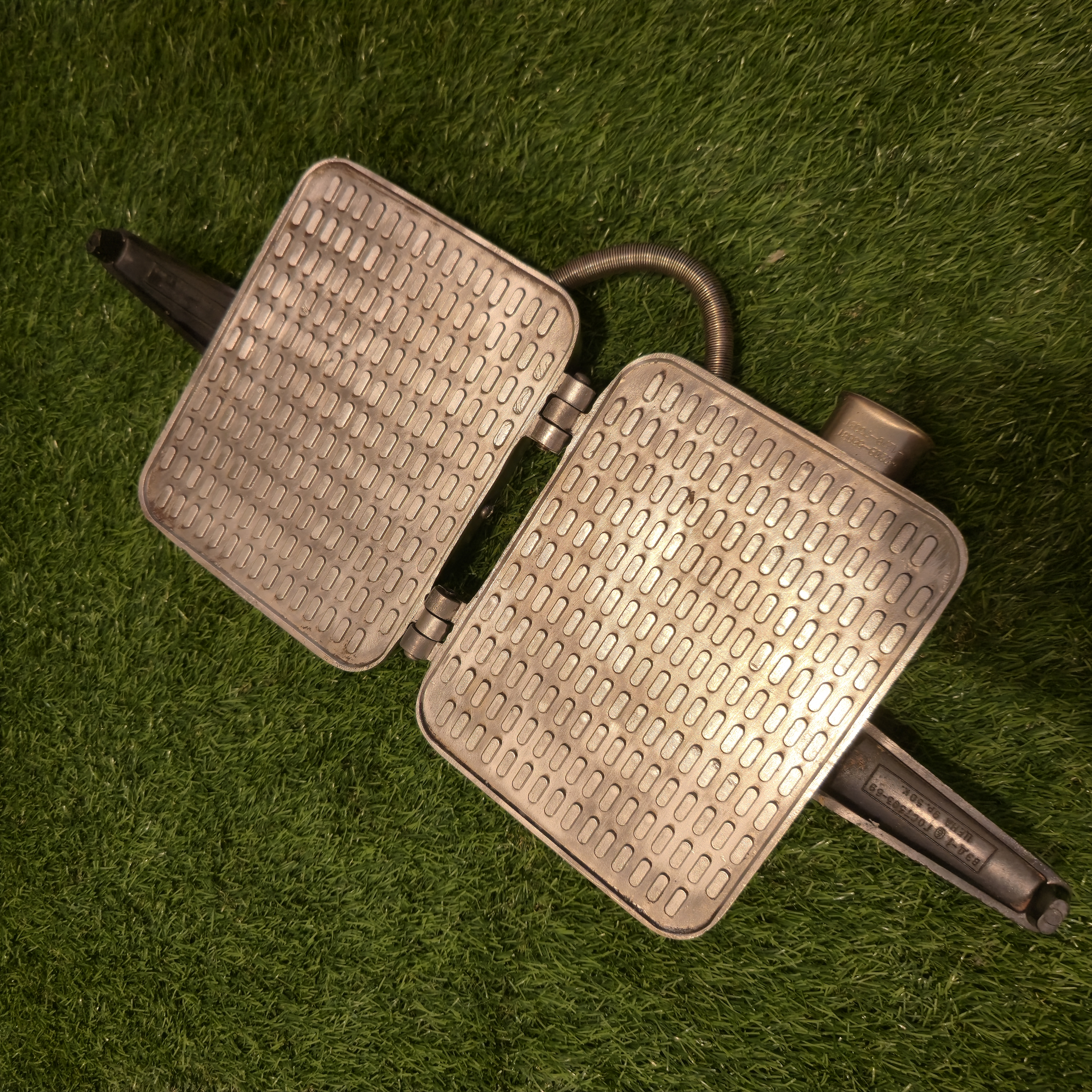 Senovinė elektrinė vaflinė su laidu