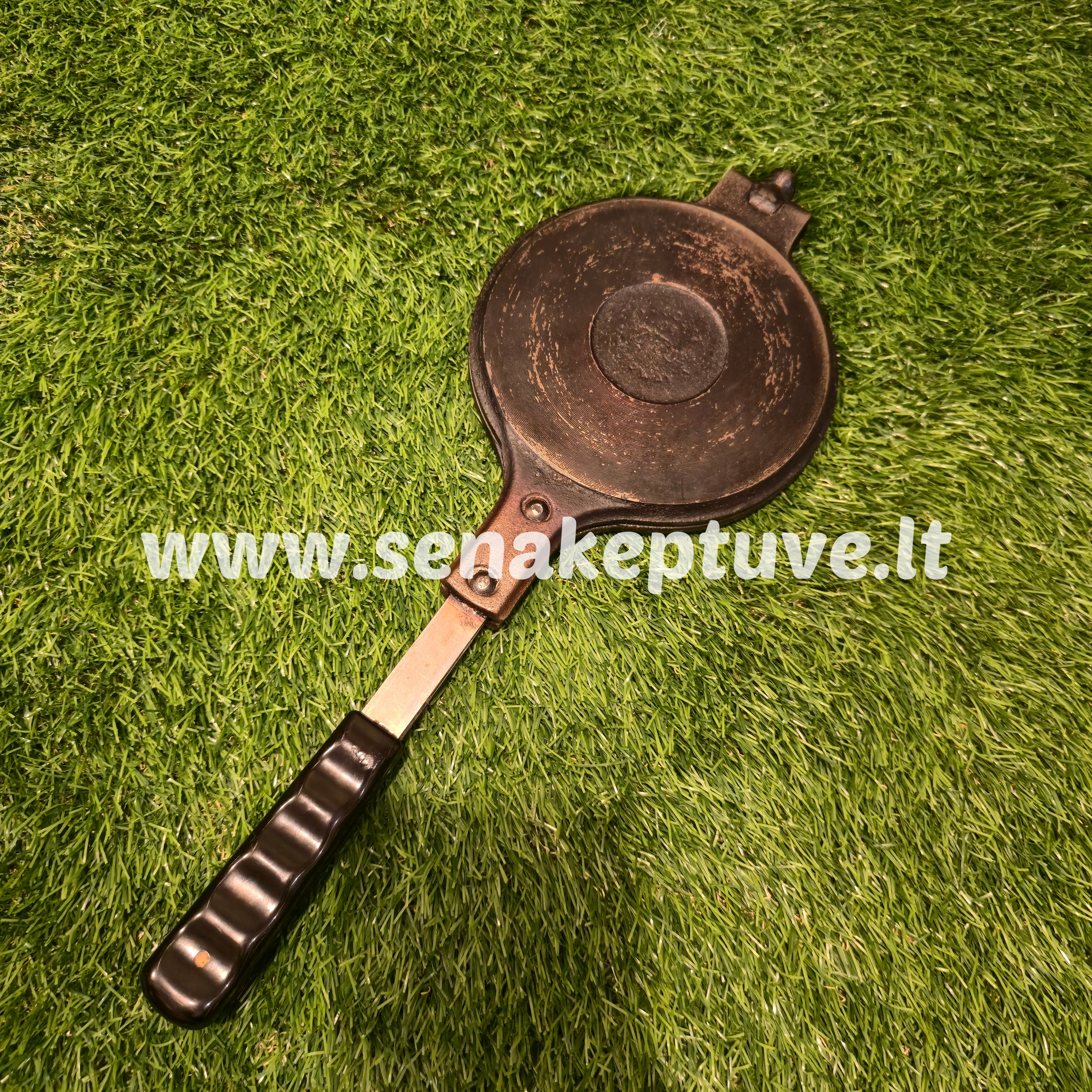 Senovinė ketaus plonų vaflių keptuvė