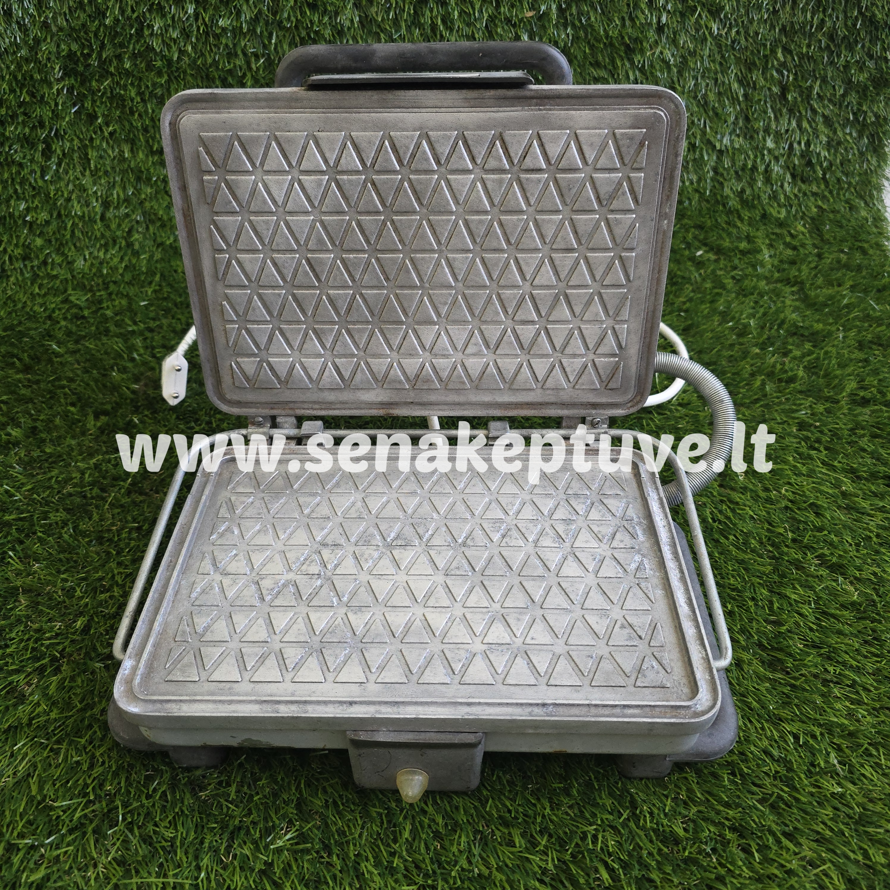 Senovinė elektrinė vaflinė su laidu