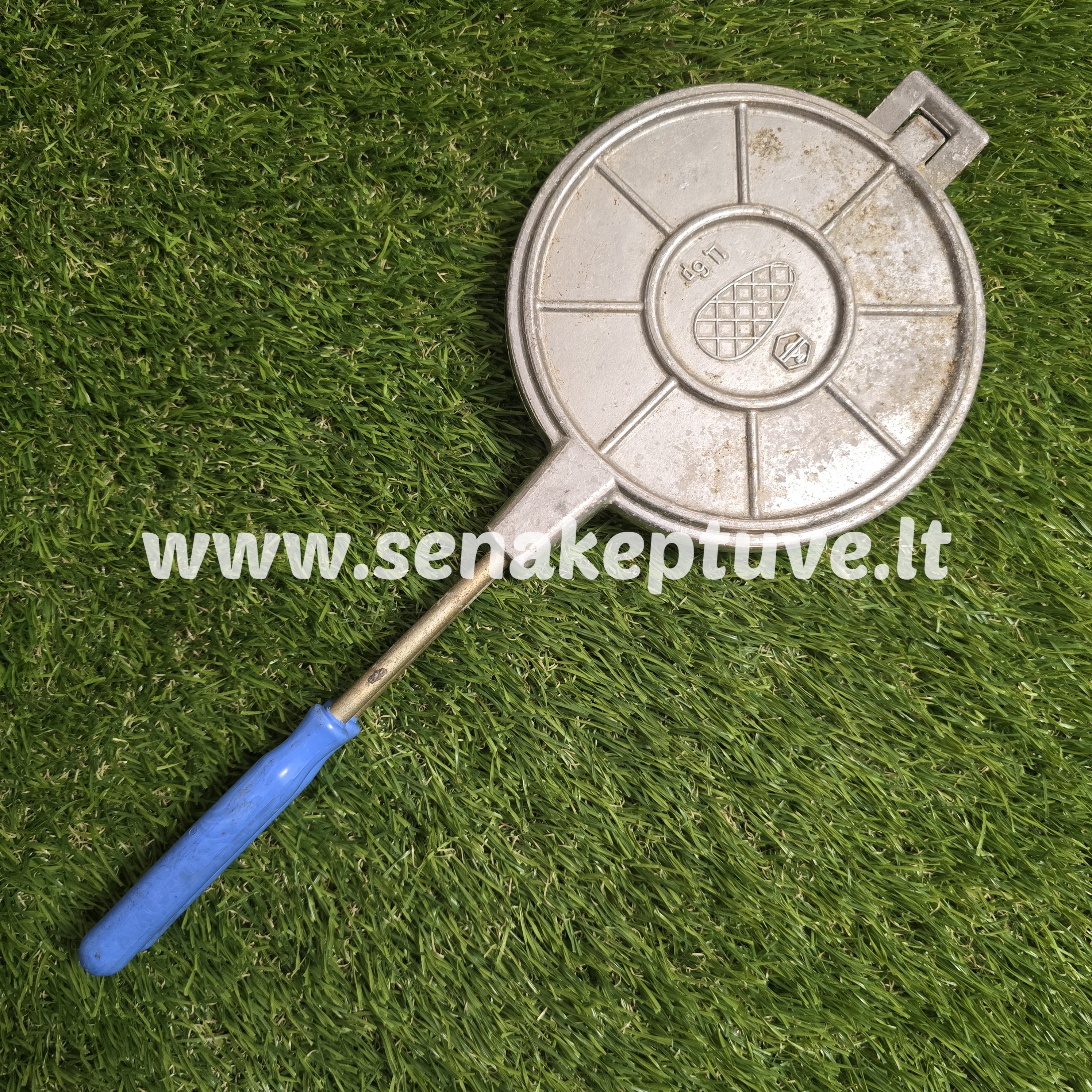 Senovinė kankorėžių keptuvė