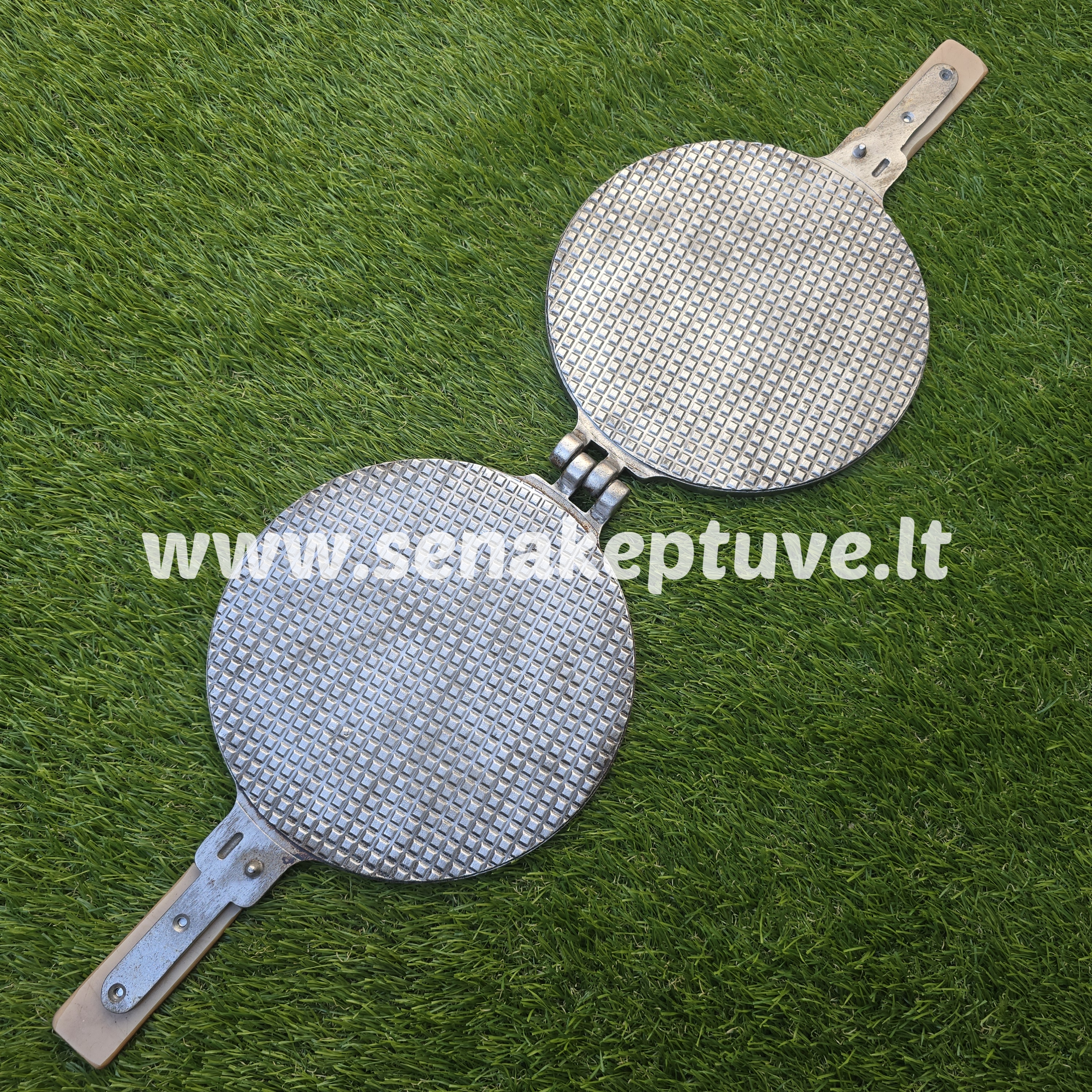 Senovinė vaflių keptuvė