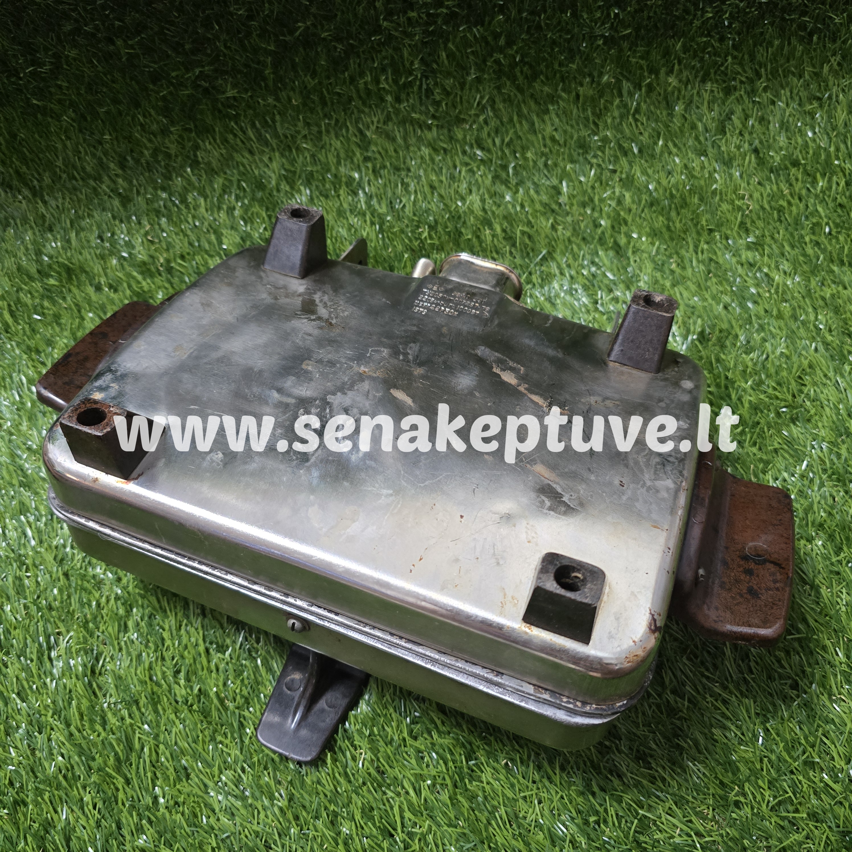 Senovinė elektrinė vaflinė su laidu