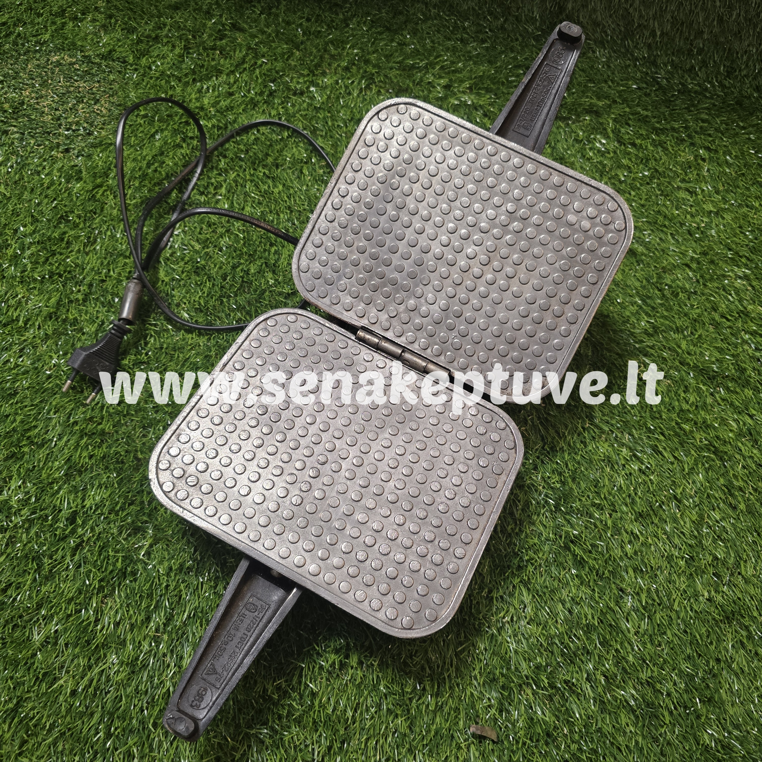 Senovinė elektrinė vaflinė su laidu