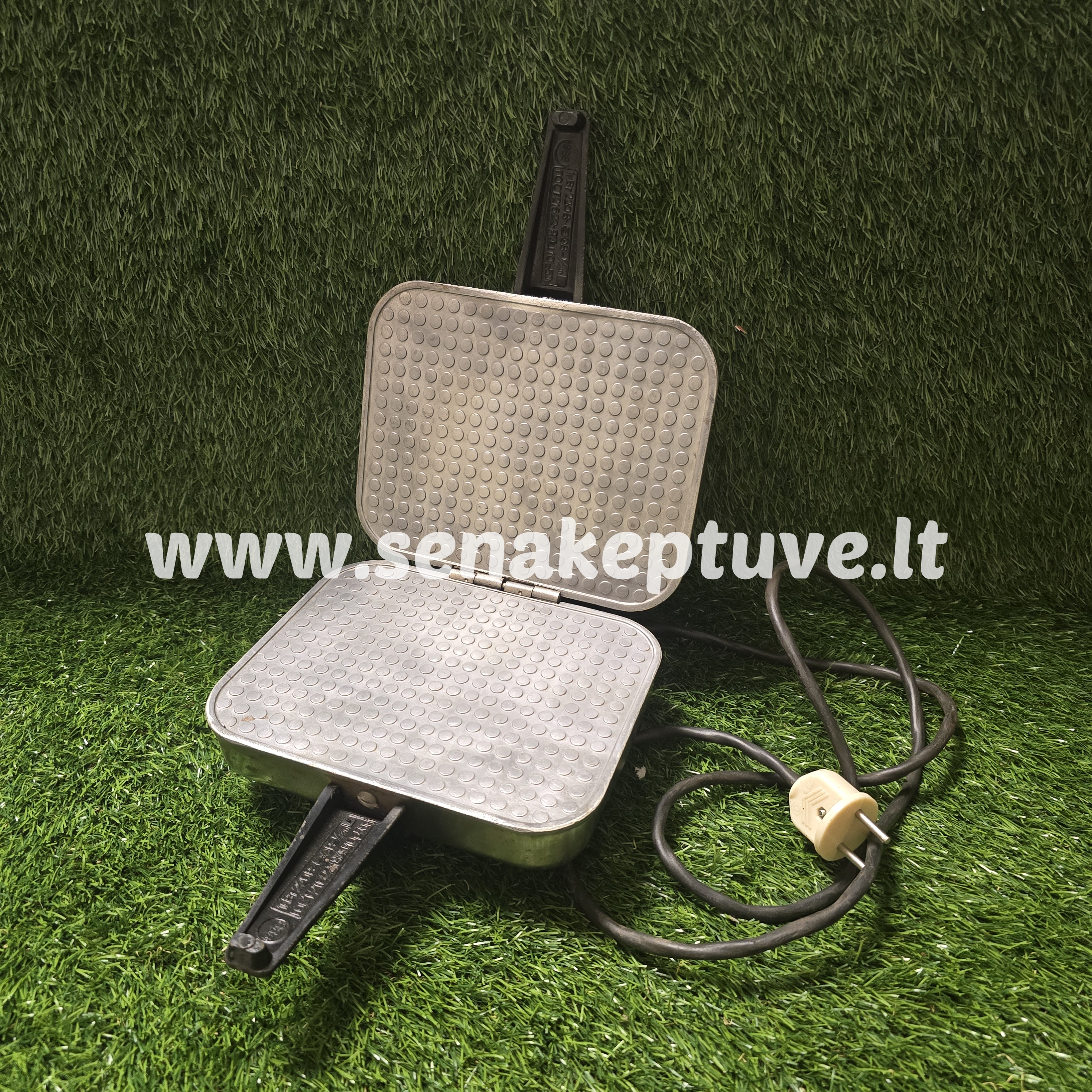 Senovinė elektrinė vaflinė su laidu