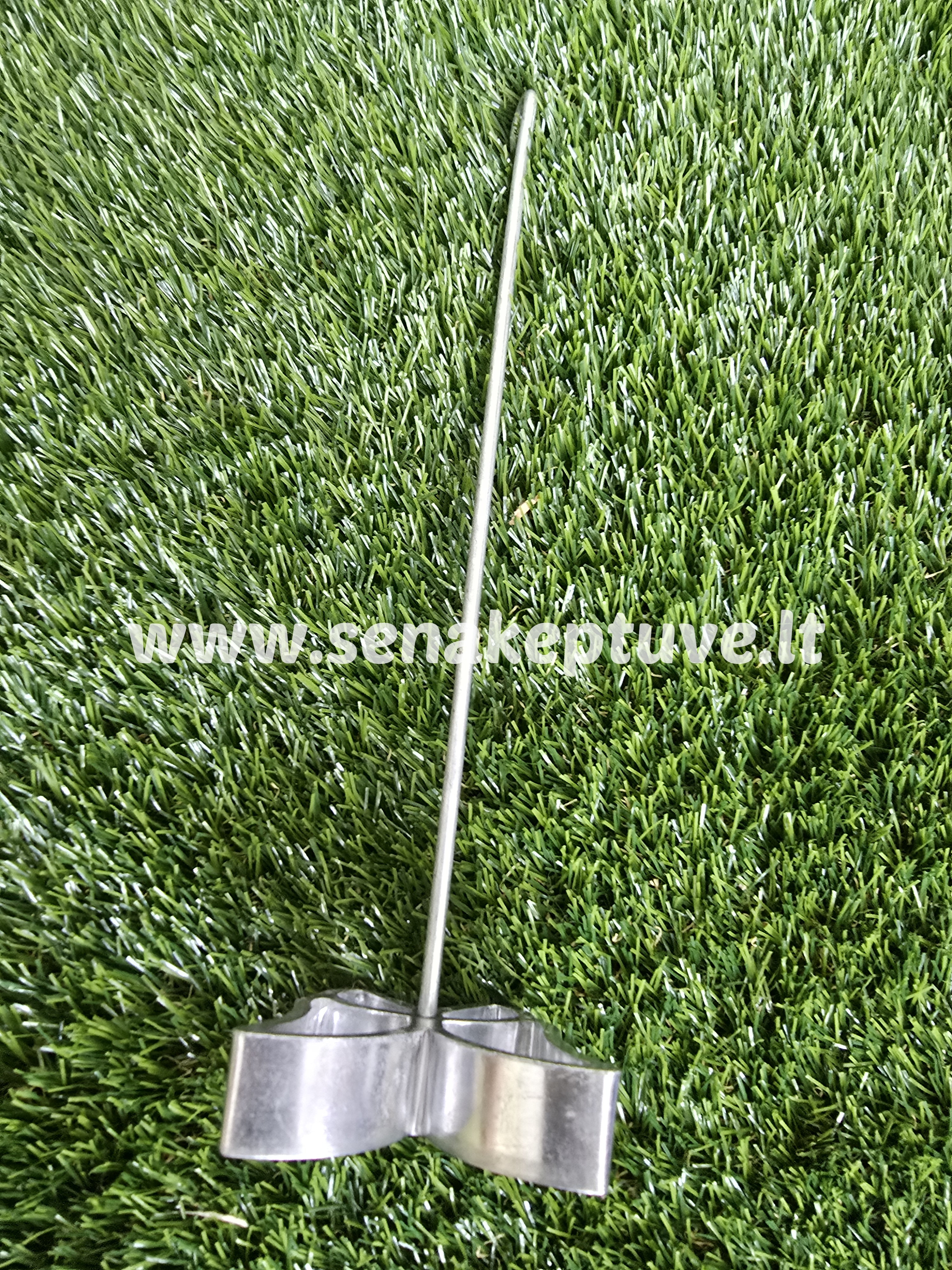 Šiuolaikinė žagarėlių formelė su koteliu