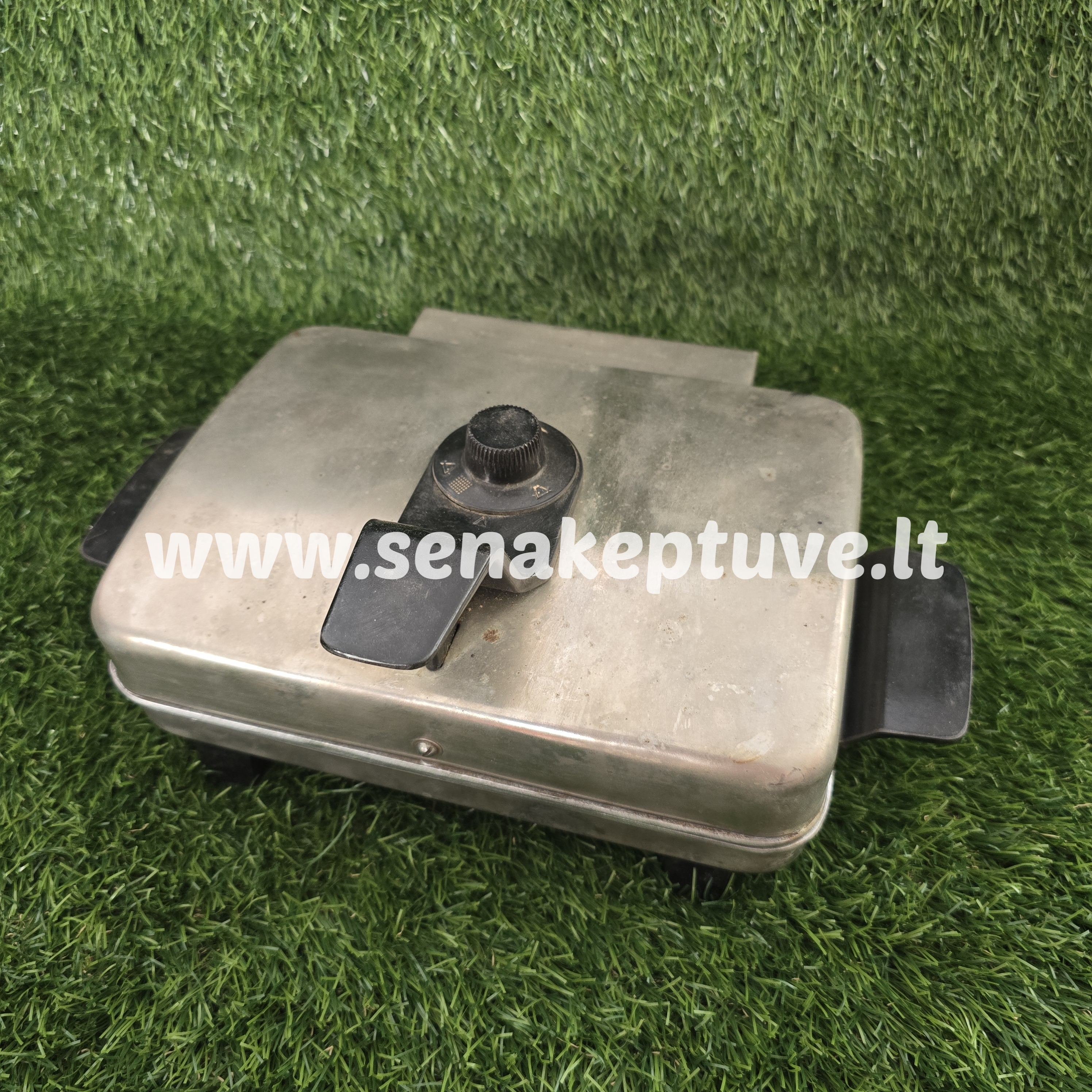 Senovinė elektrinė vaflinė su laidu