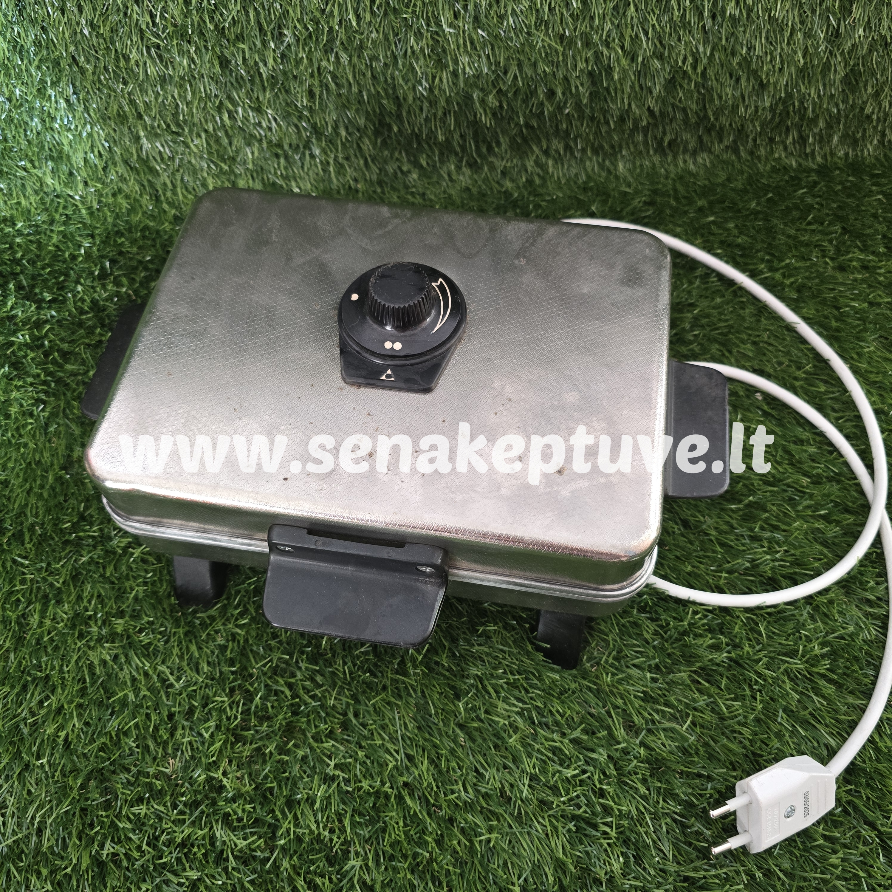 Senovinė elektrinė vaflinė su laidu