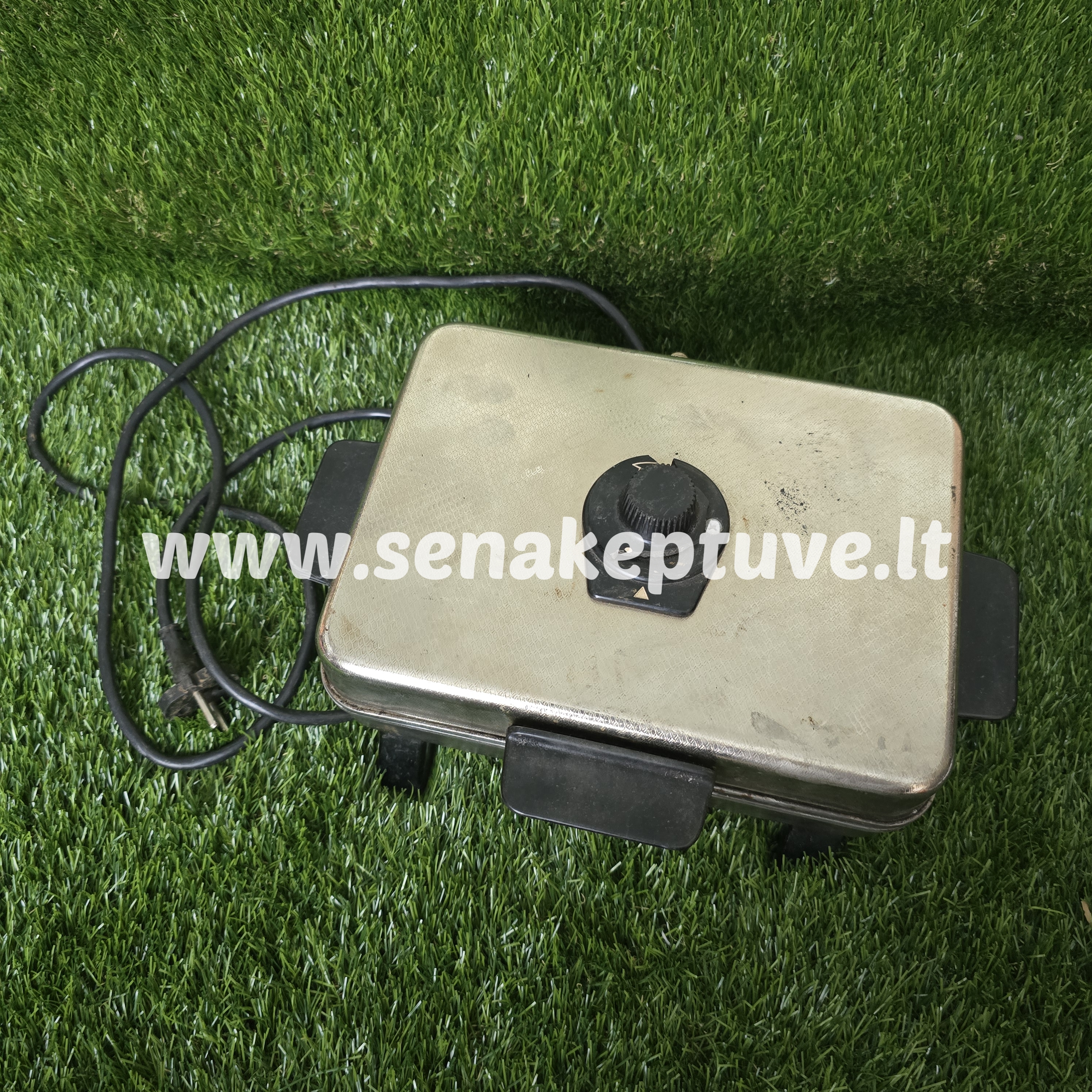 Senovinė elektrinė vaflinė su laidu (nuskilęs karščio reguliatorius)