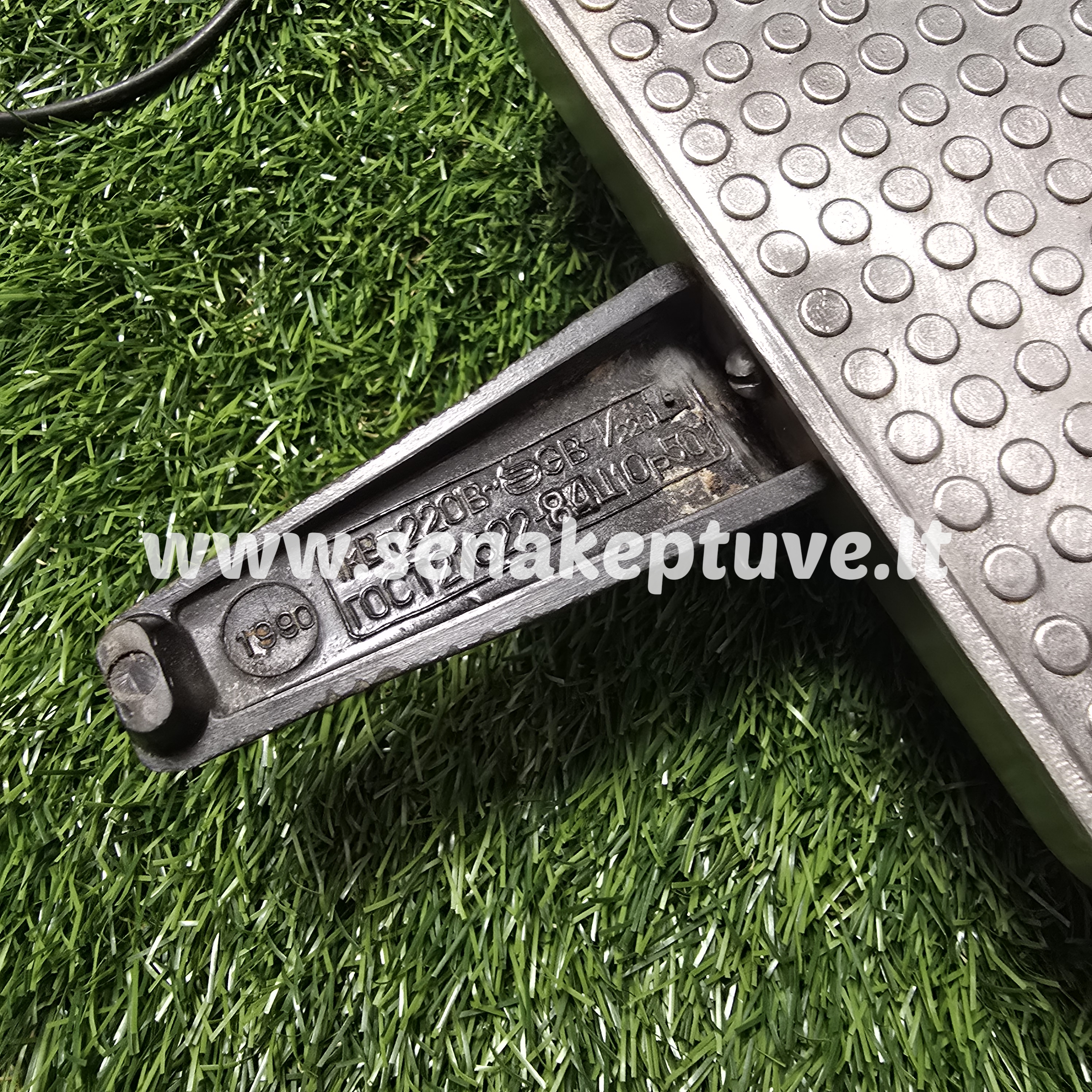 Senovinė elektrinė vaflinė su laidu