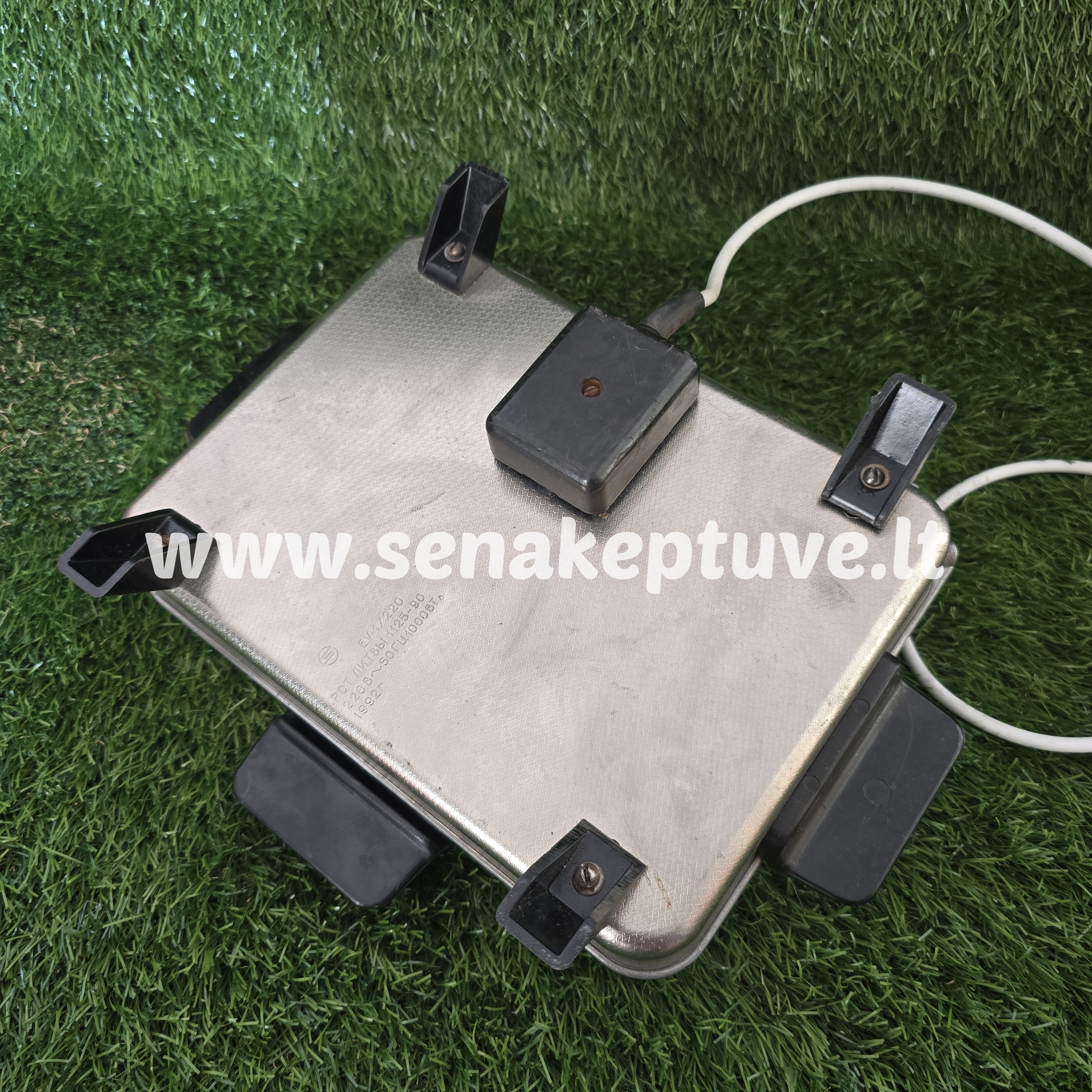 Senovinė elektrinė vaflinė su laidu