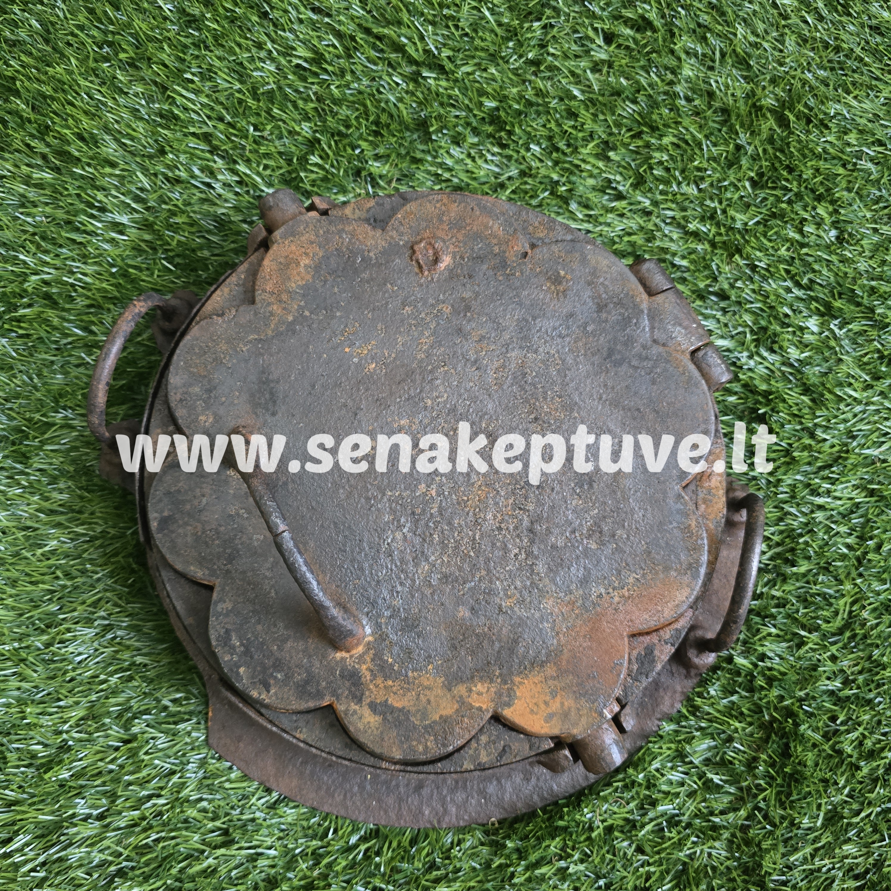 Senovinė ketaus vartoma čirvinių blynų keptuvė su žiedu